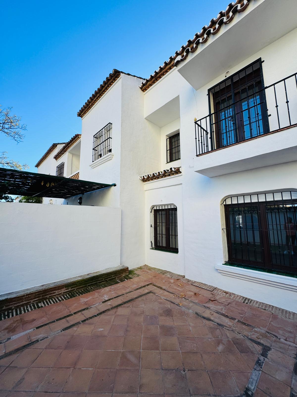 Semi Detached House · Marbella · (300-01803P)
