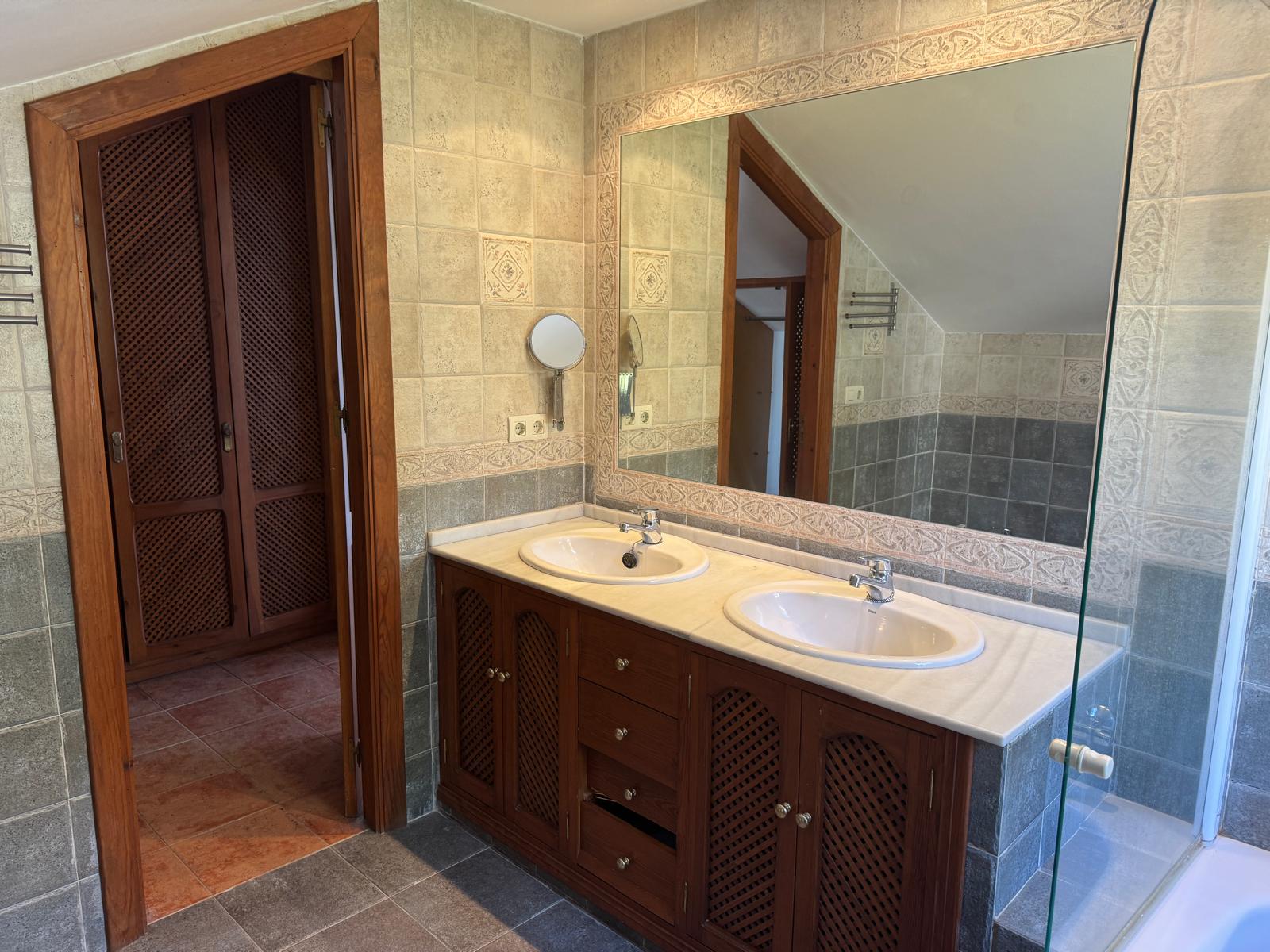 Semi Detached House · Marbella · (300-01803P)