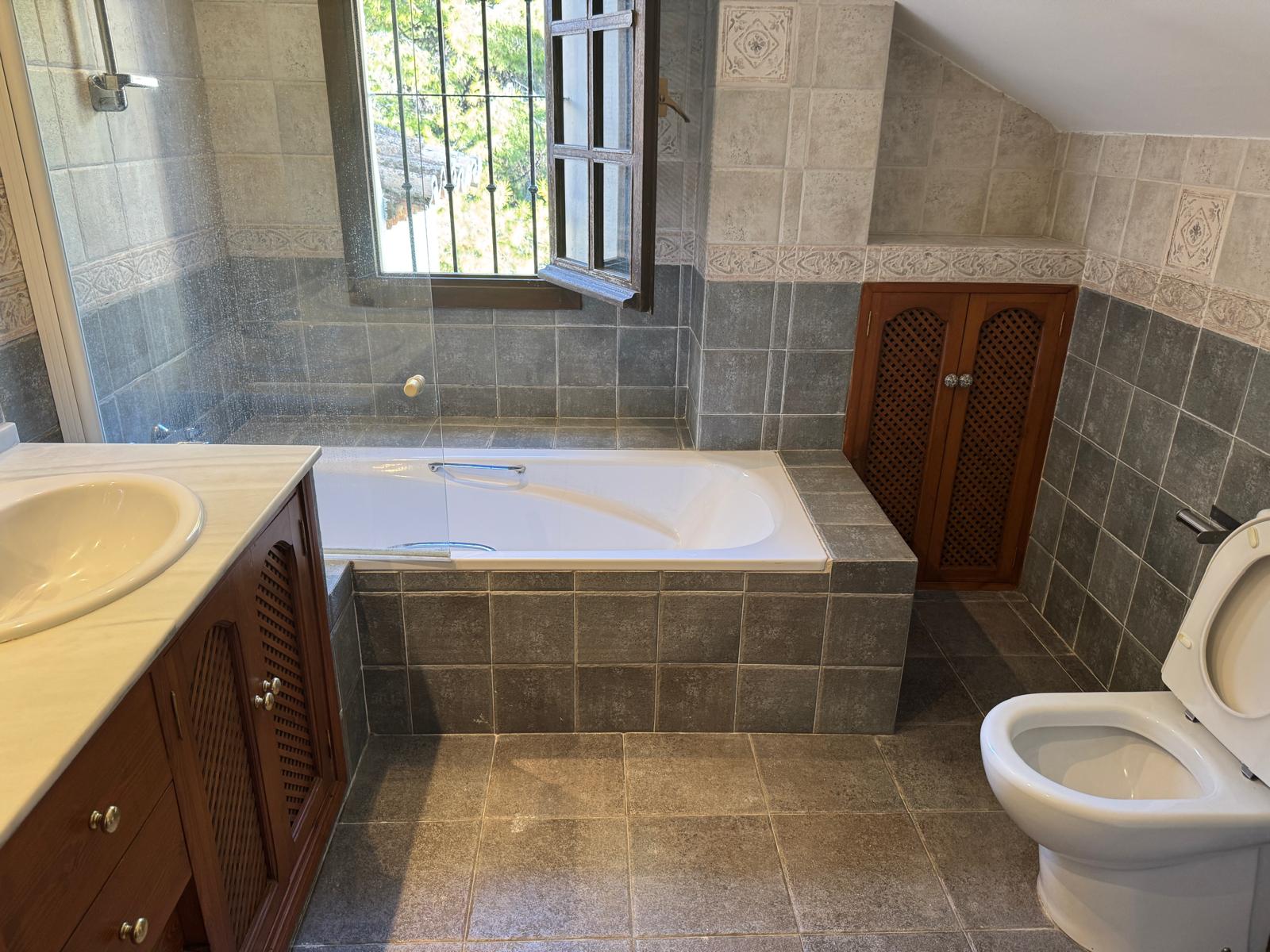 Semi Detached House · Marbella · (300-01803P)