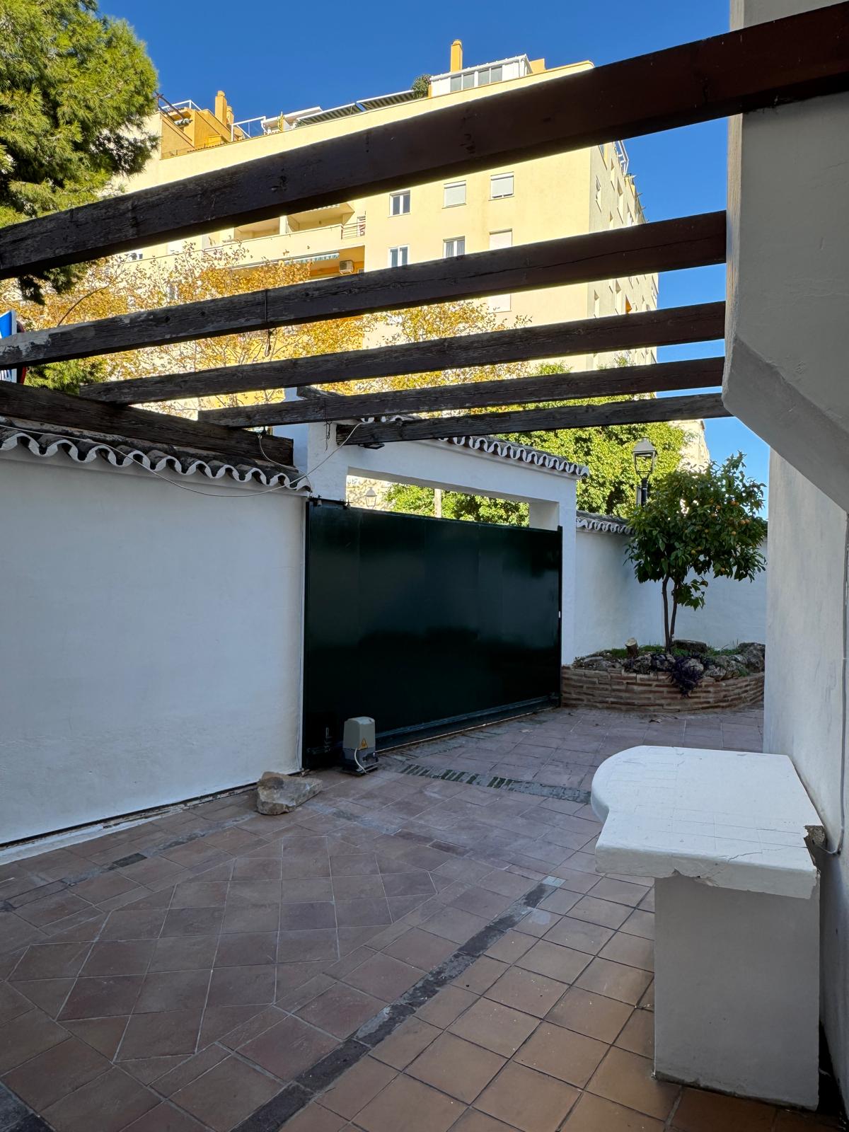 Semi Detached House · Marbella · (300-01803P)