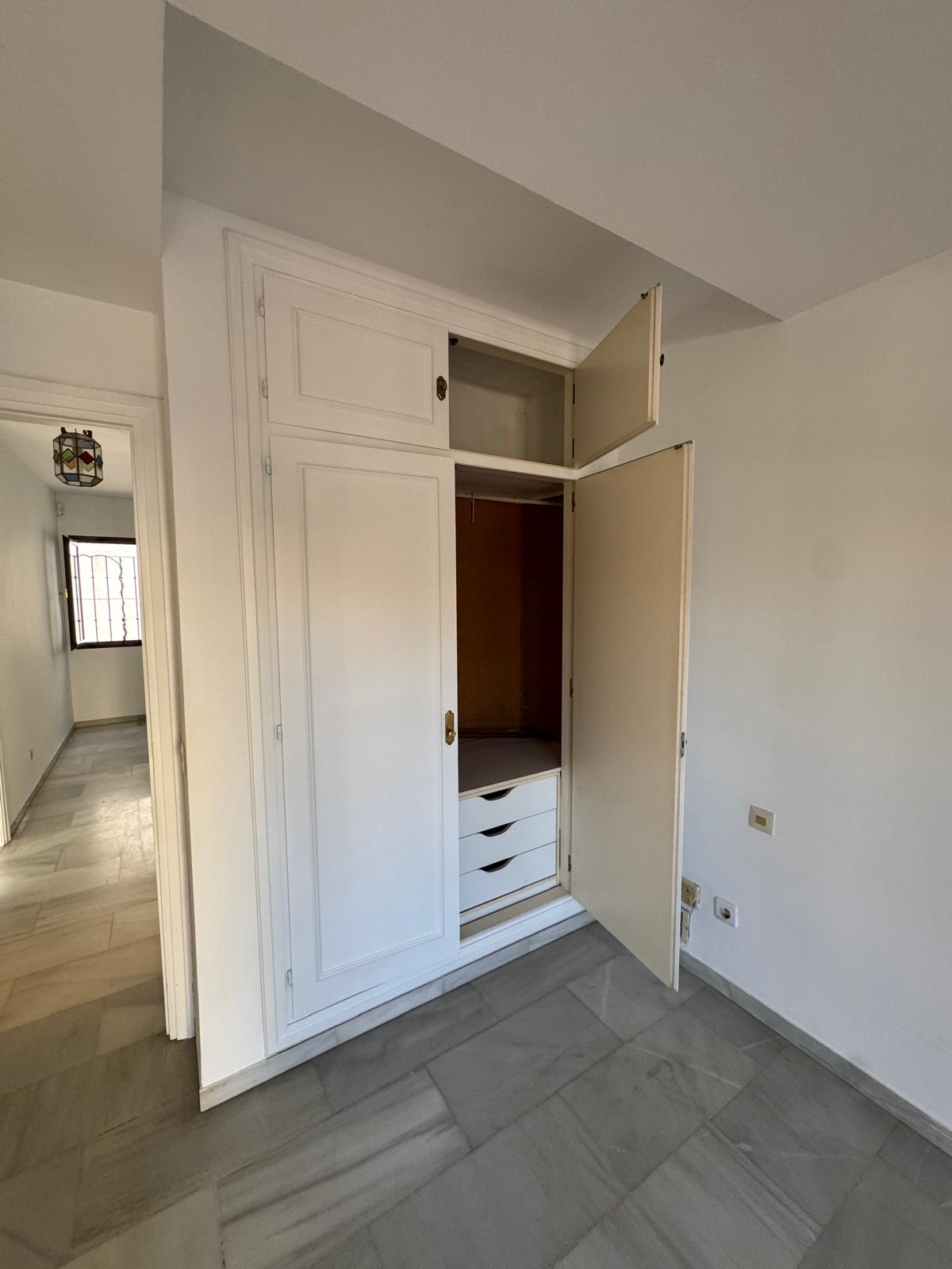 Semi Detached House · Marbella · (300-01803P)