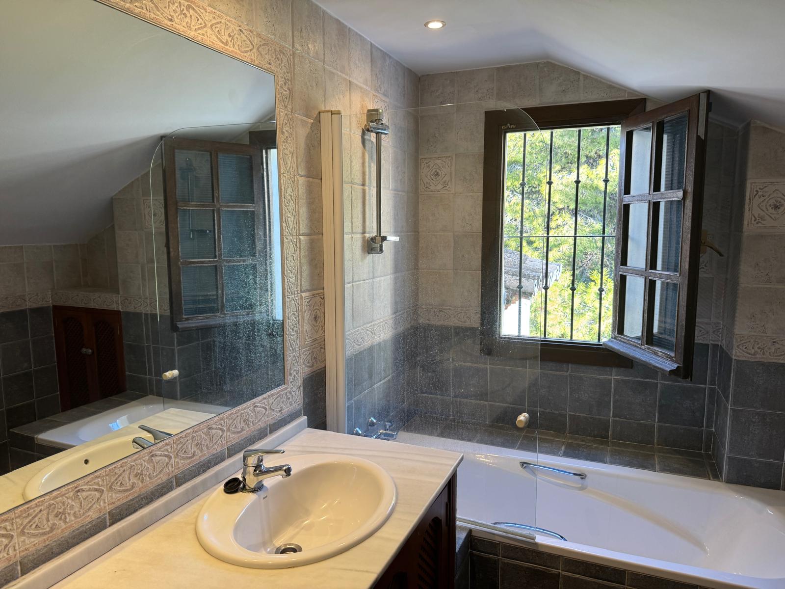 Semi Detached House · Marbella · (300-01803P)