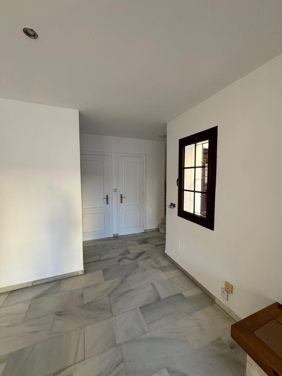 Semi Detached House · Marbella · (300-01803P)