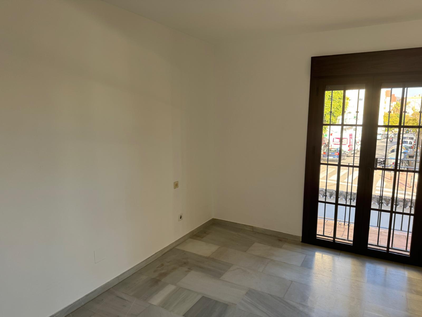 Semi Detached House · Marbella · (300-01803P)