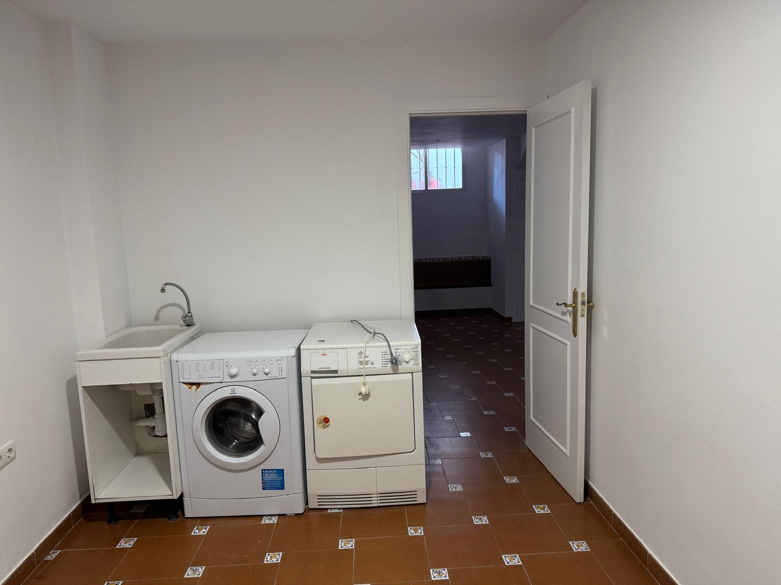 Semi Detached House · Marbella · (300-01803P)