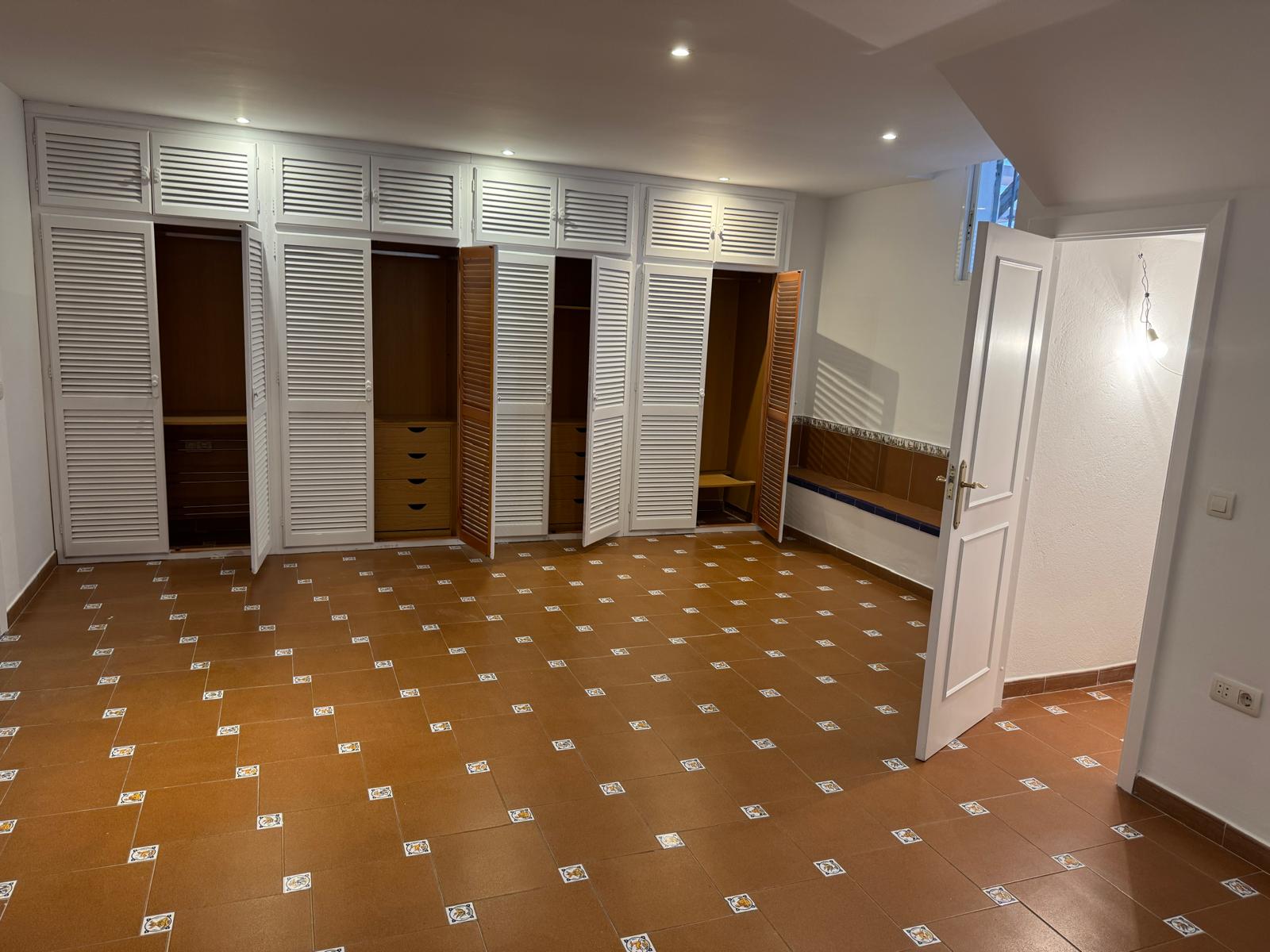 Semi Detached House · Marbella · (300-01803P)