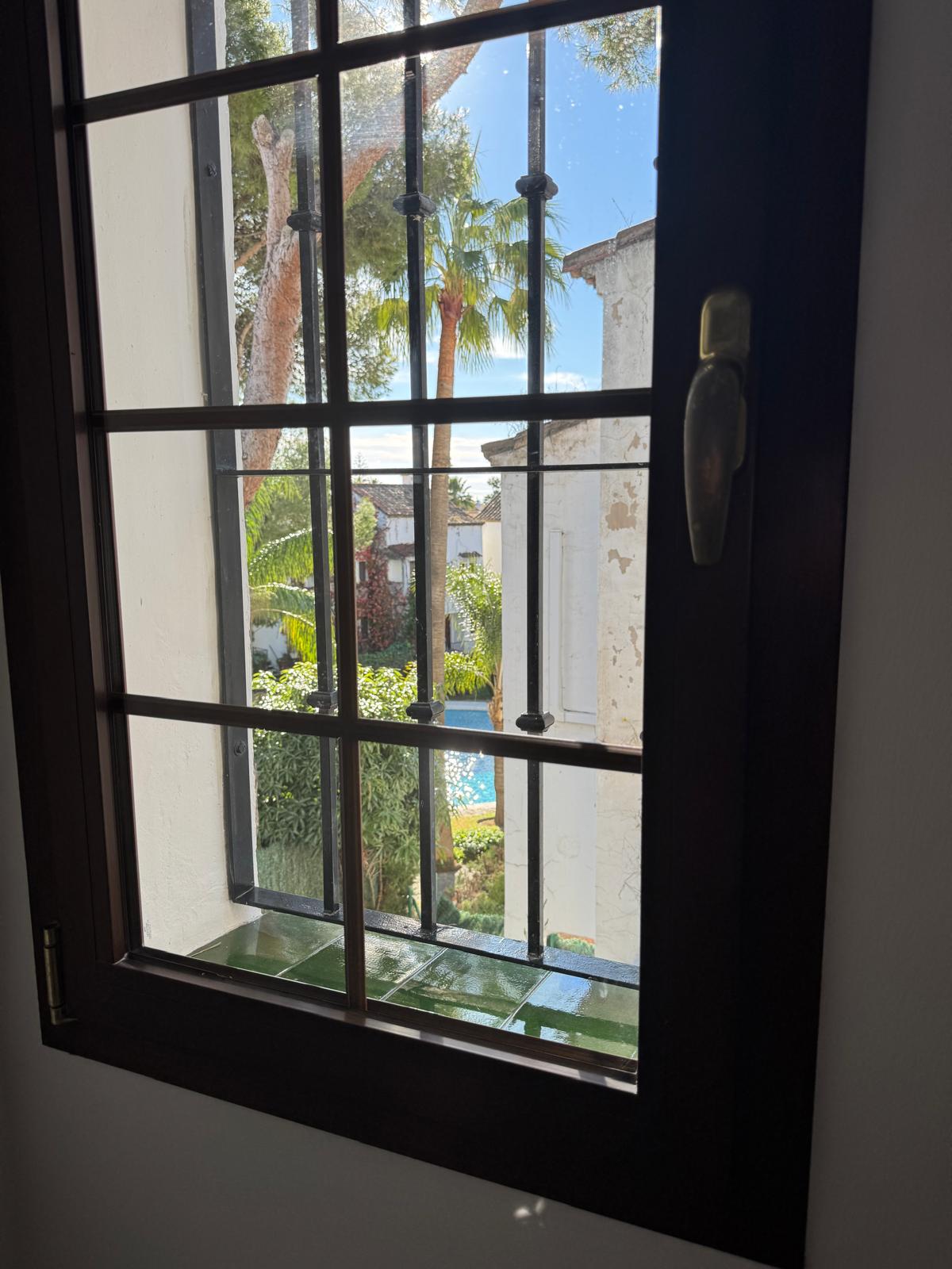 Semi Detached House · Marbella · (300-01803P)