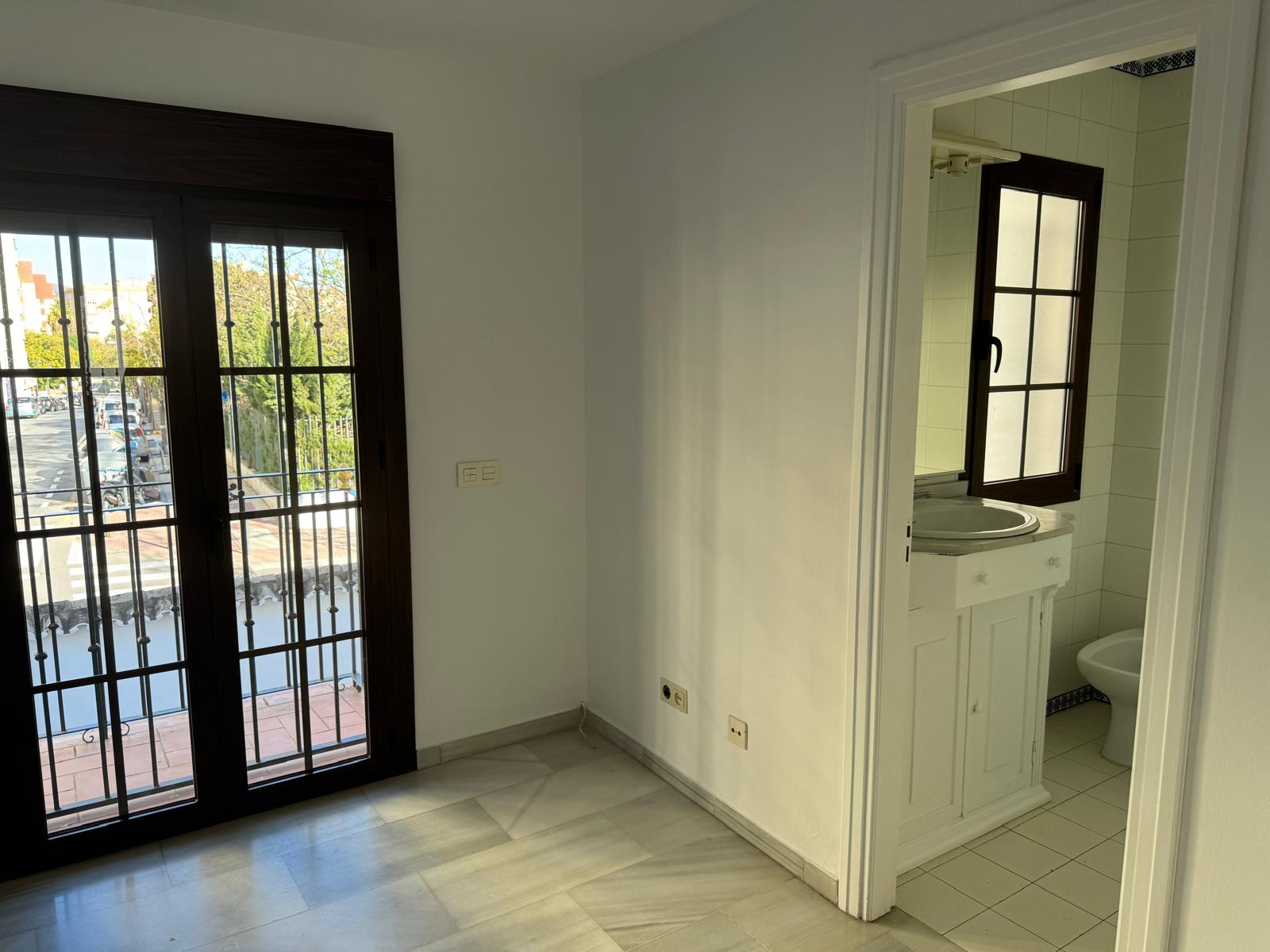 Semi Detached House · Marbella · (300-01803P)