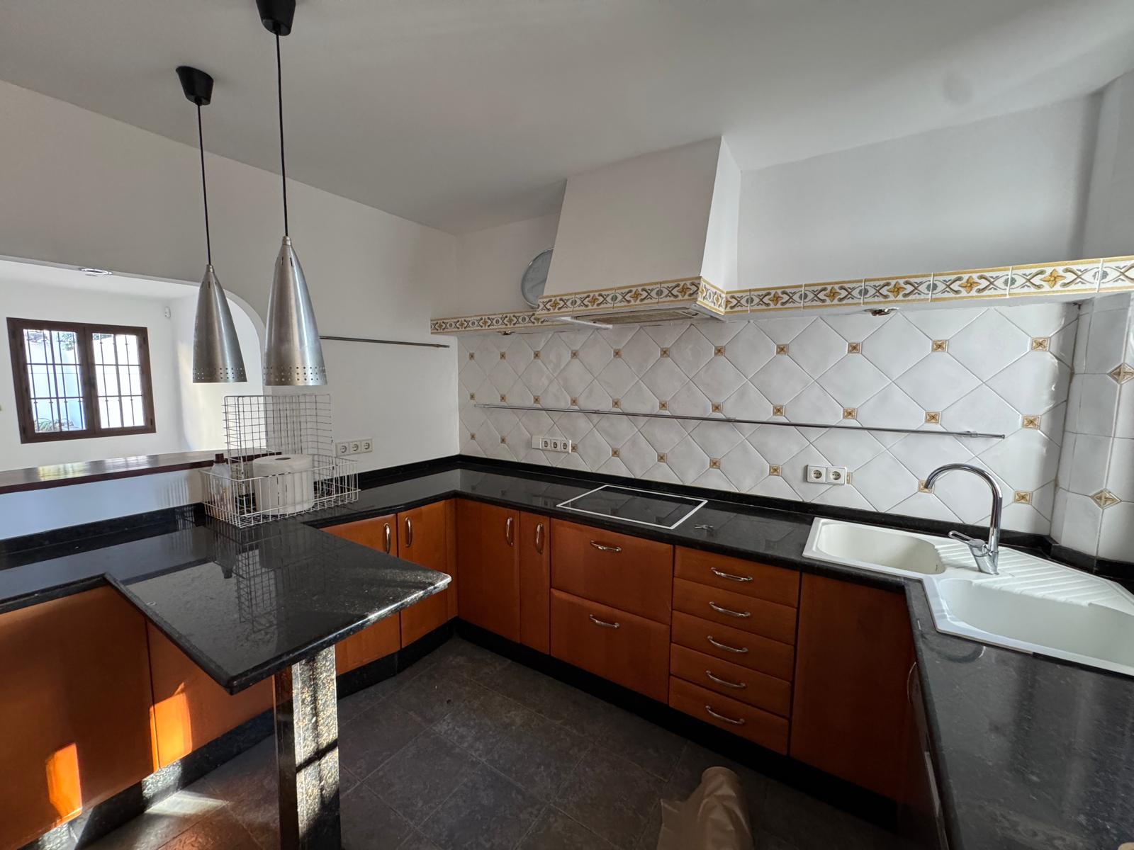 Semi Detached House · Marbella · (300-01803P)