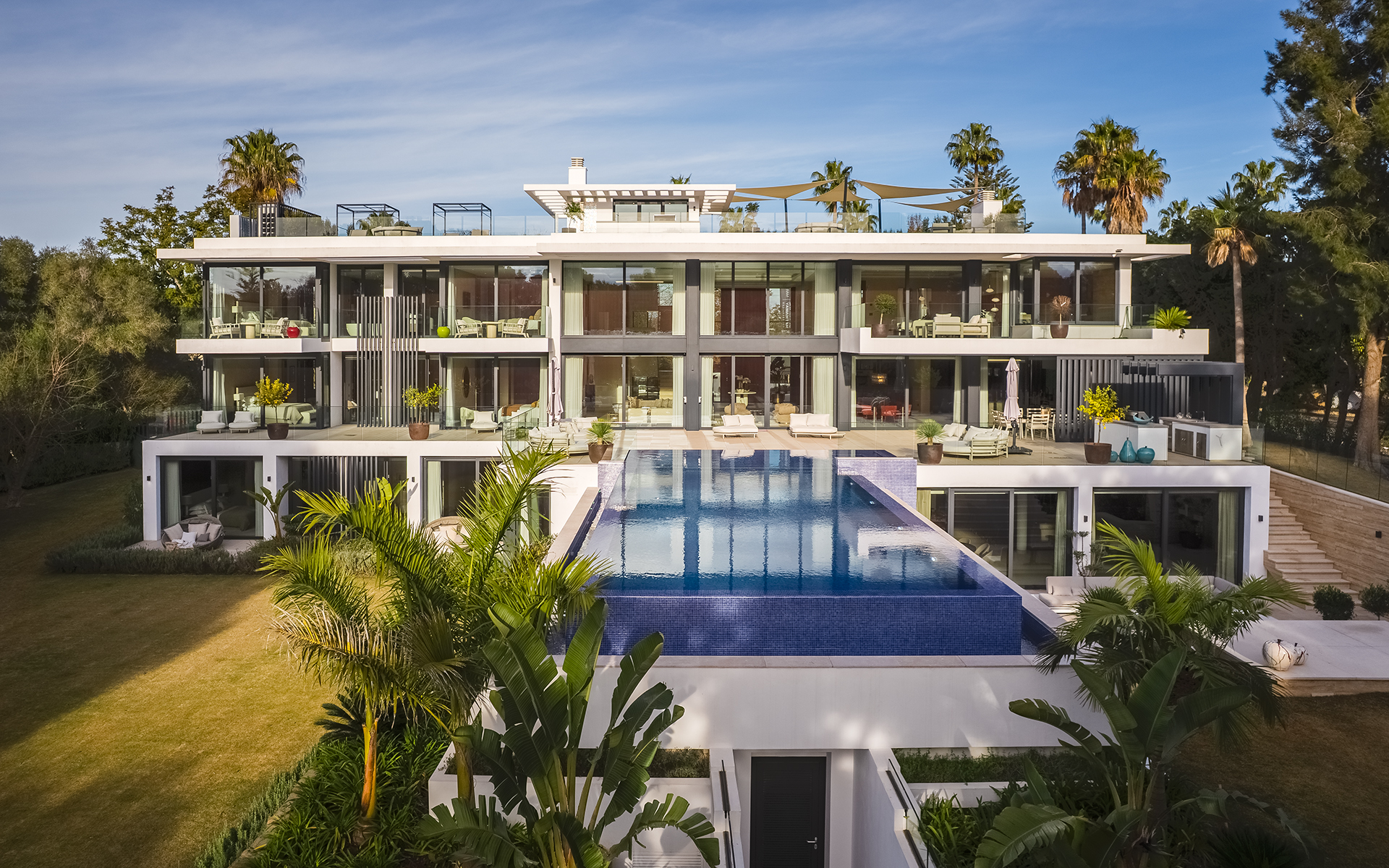 Villa · Sotogrande · (BHHSMAR-05353)