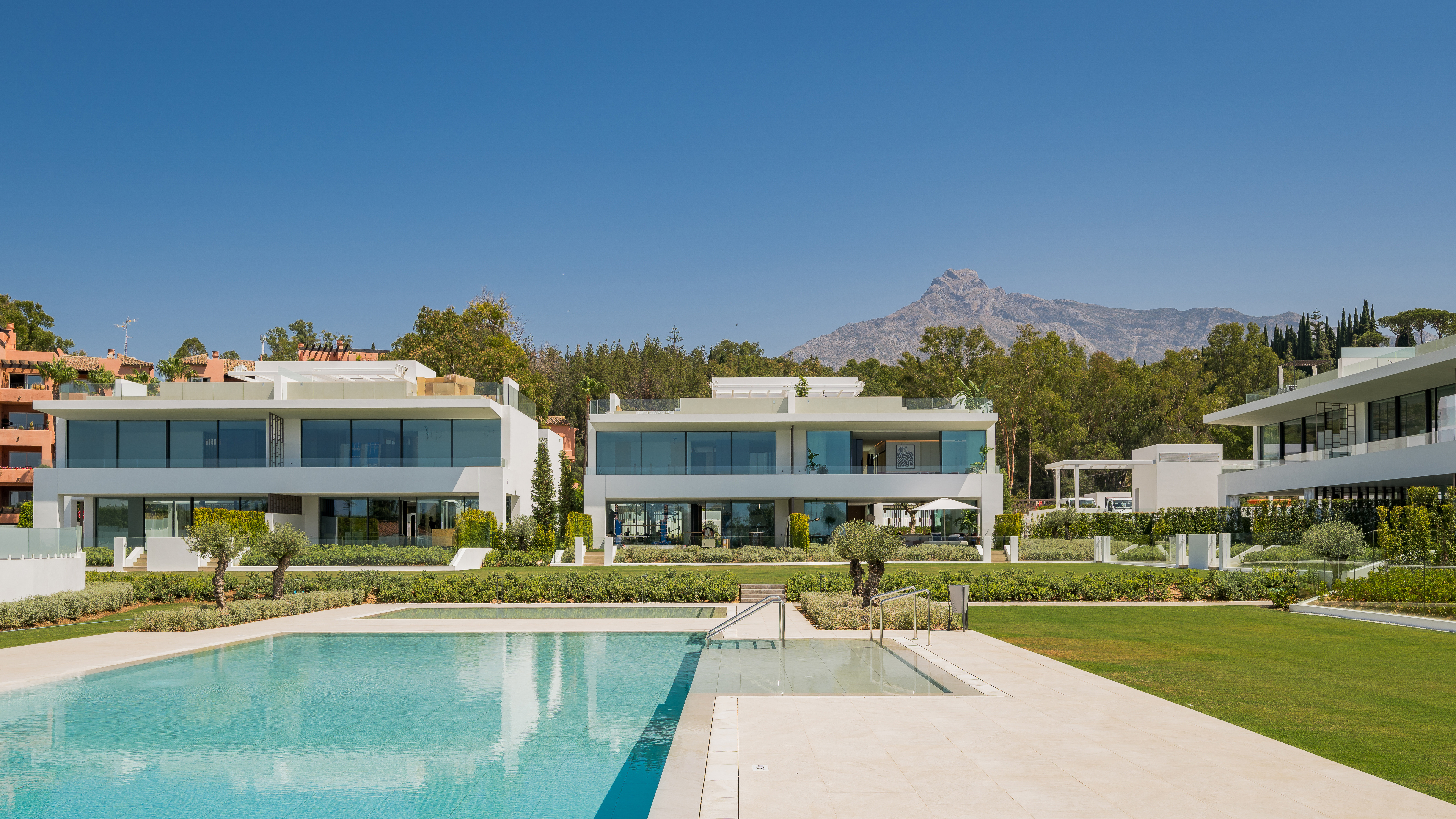 Semi Detached Villa · Marbella · (V12-9)