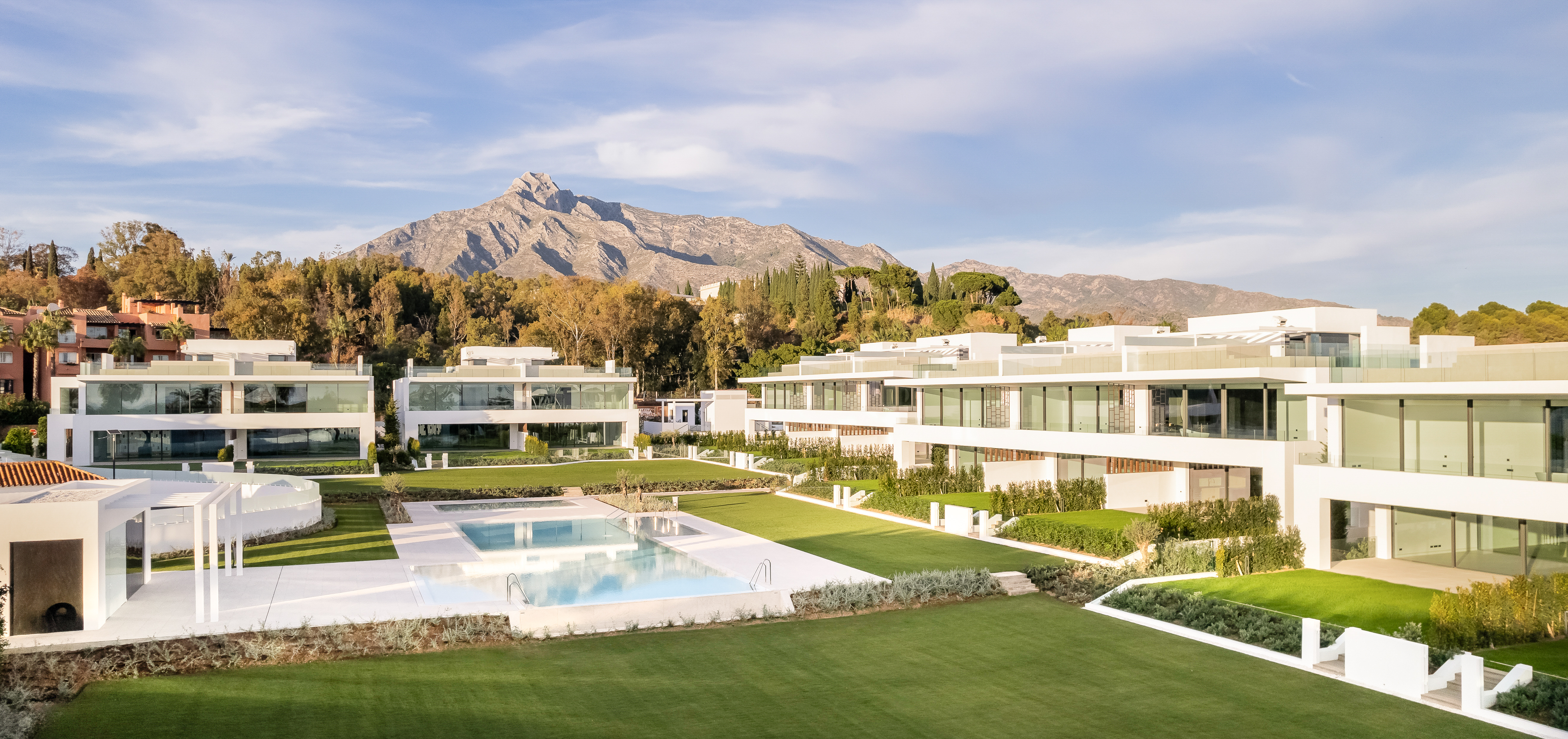 Semi Detached Villa · Marbella · (V12-9)
