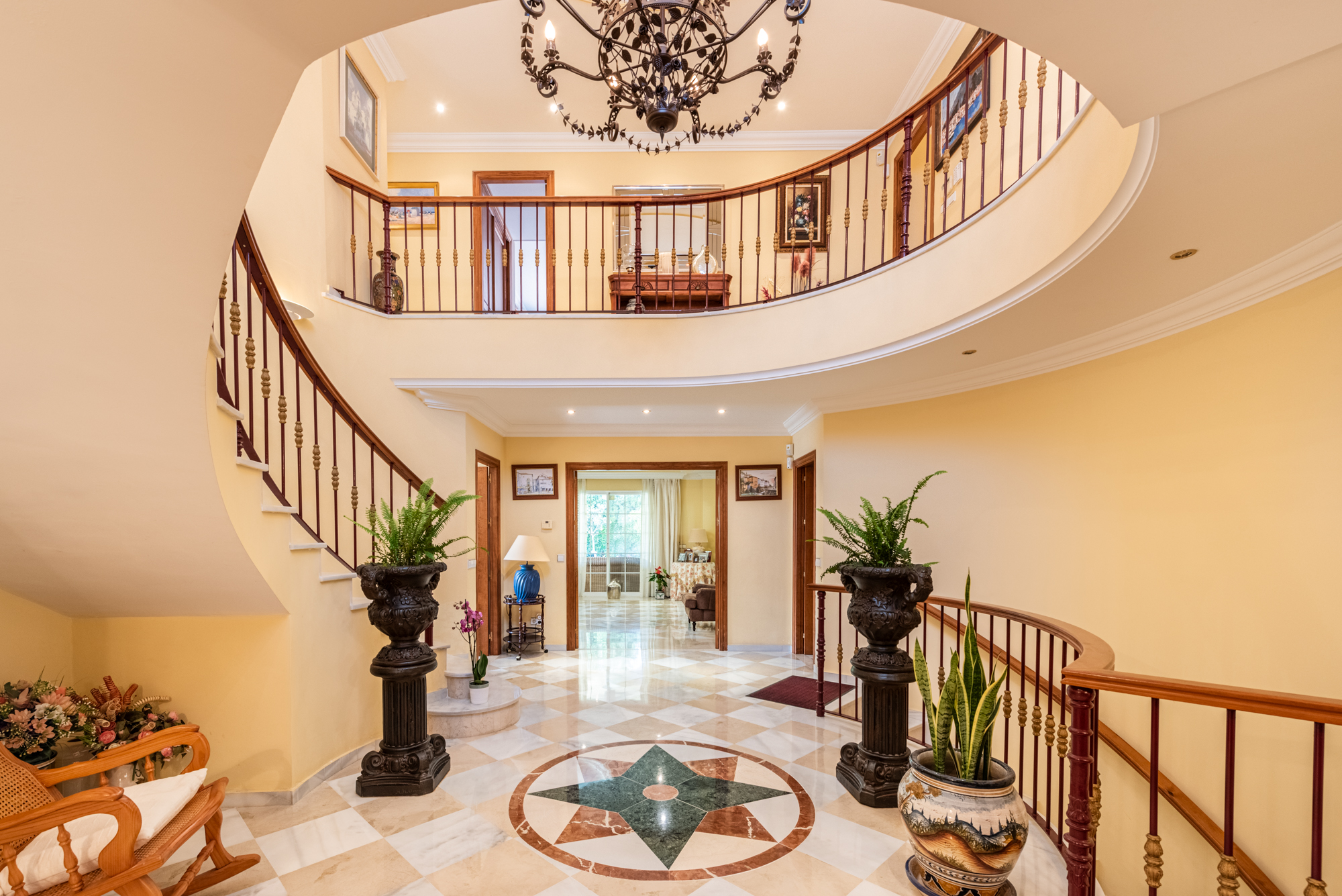 Villa · Marbella · (NEWV9402)