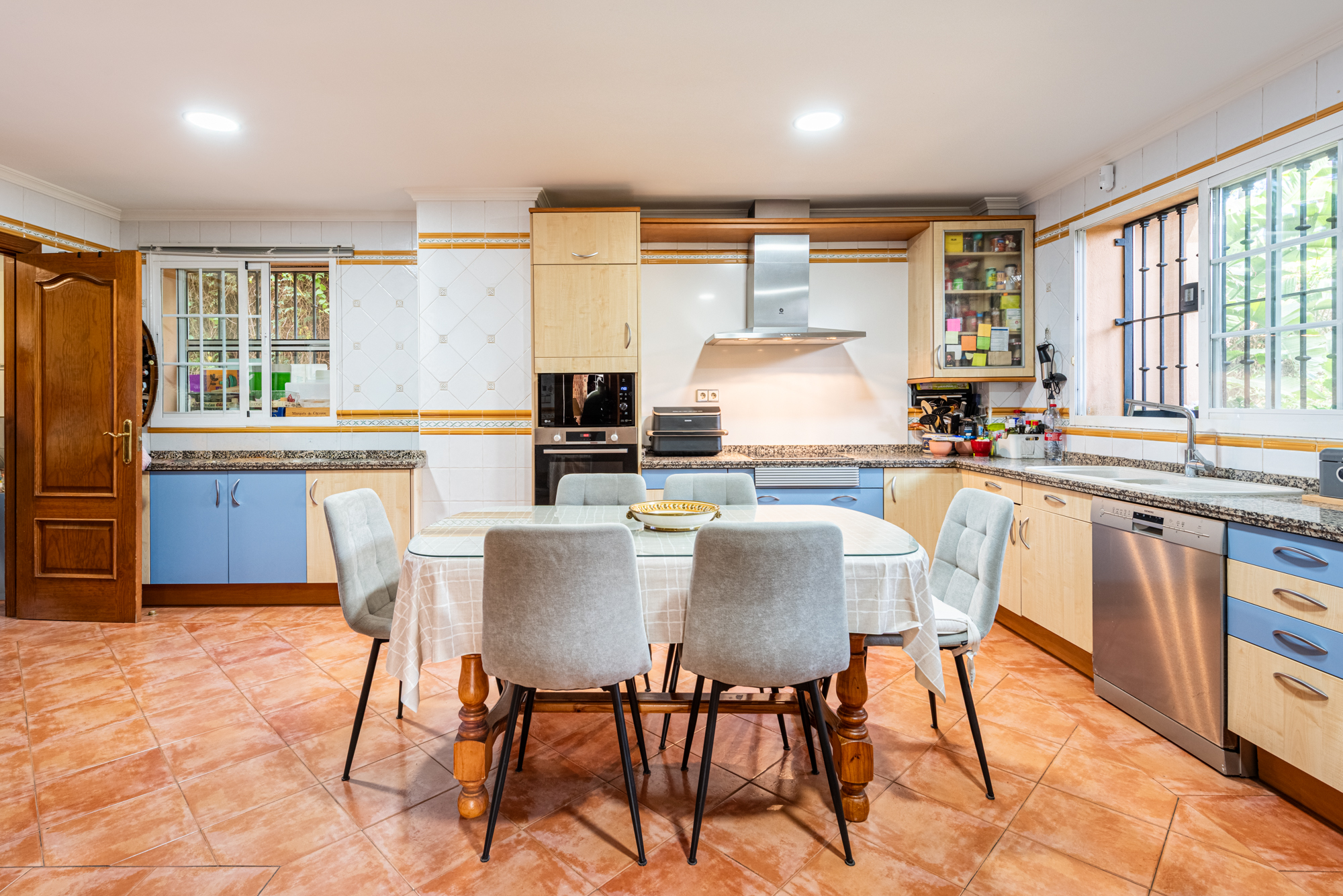Villa · Marbella · (NEWV9402)