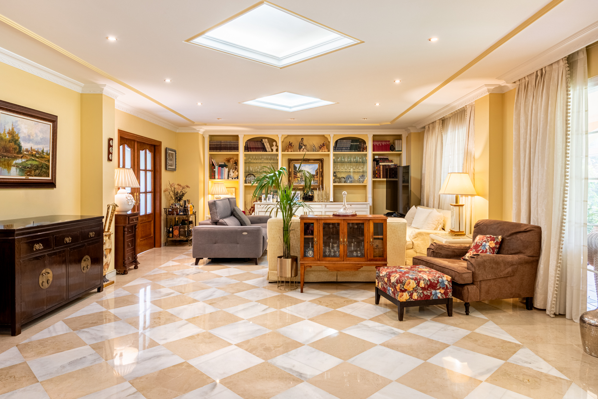 Villa · Marbella · (NEWV9402)
