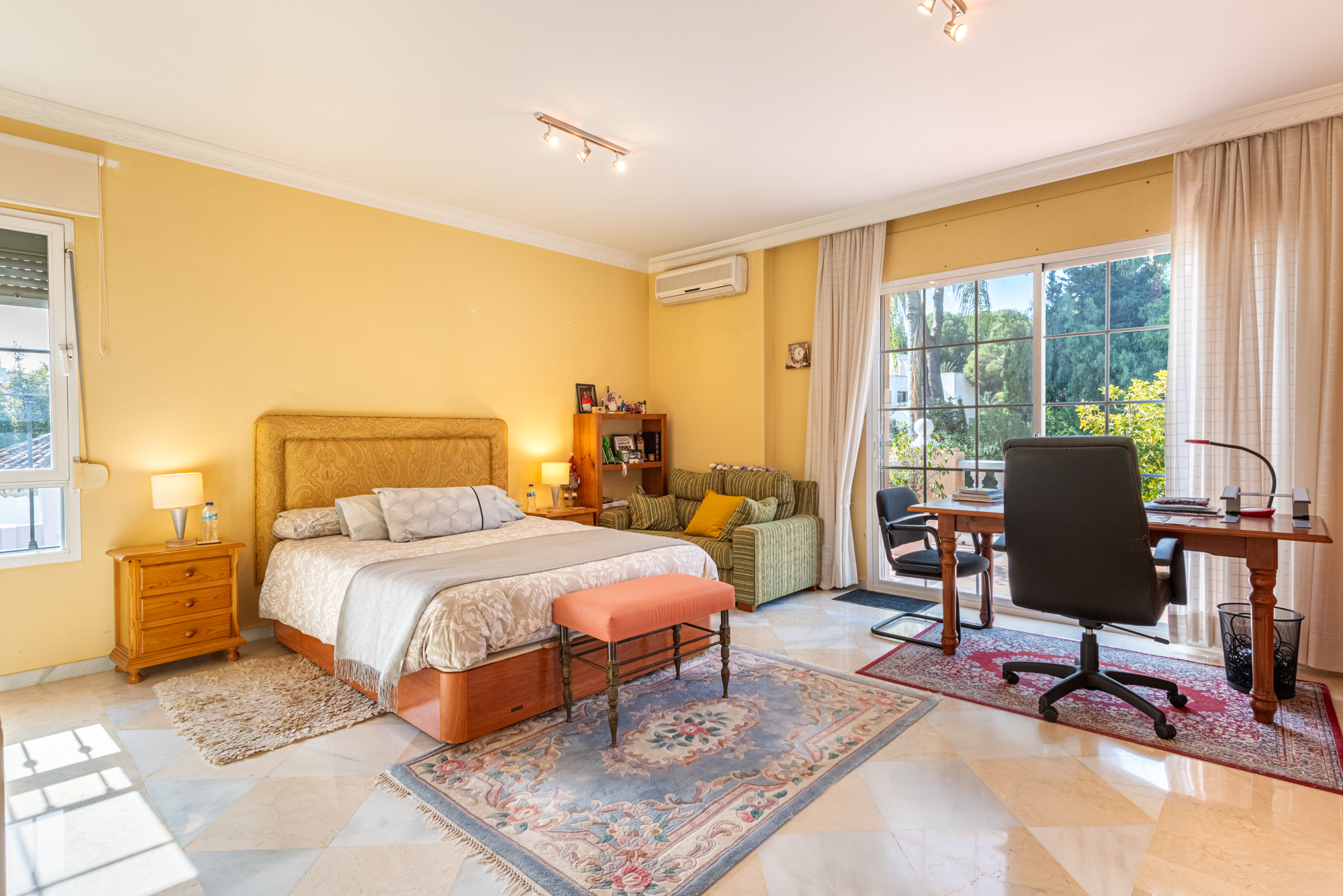 Villa · Marbella · (NEWV9402)