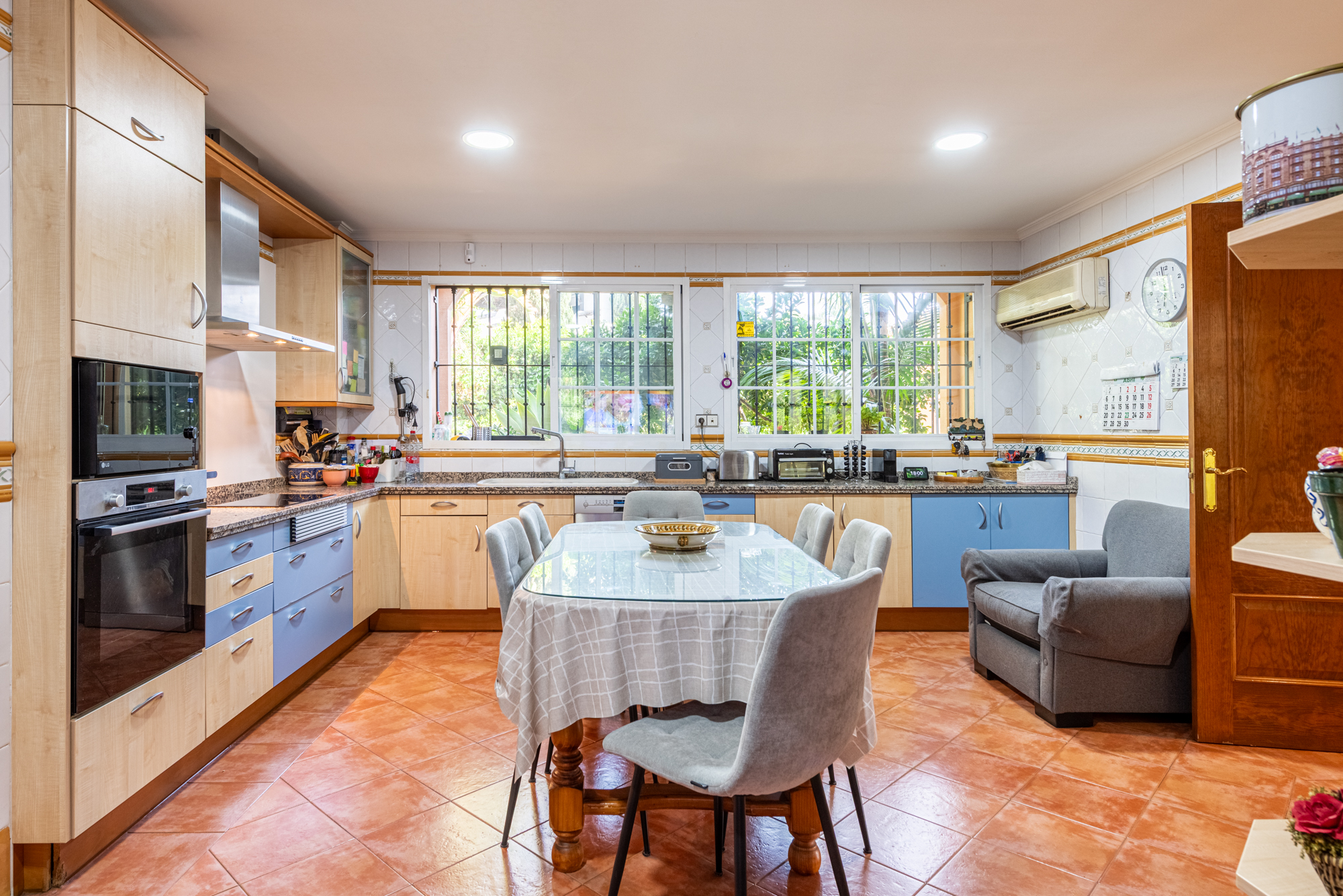 Villa · Marbella · (NEWV9402)