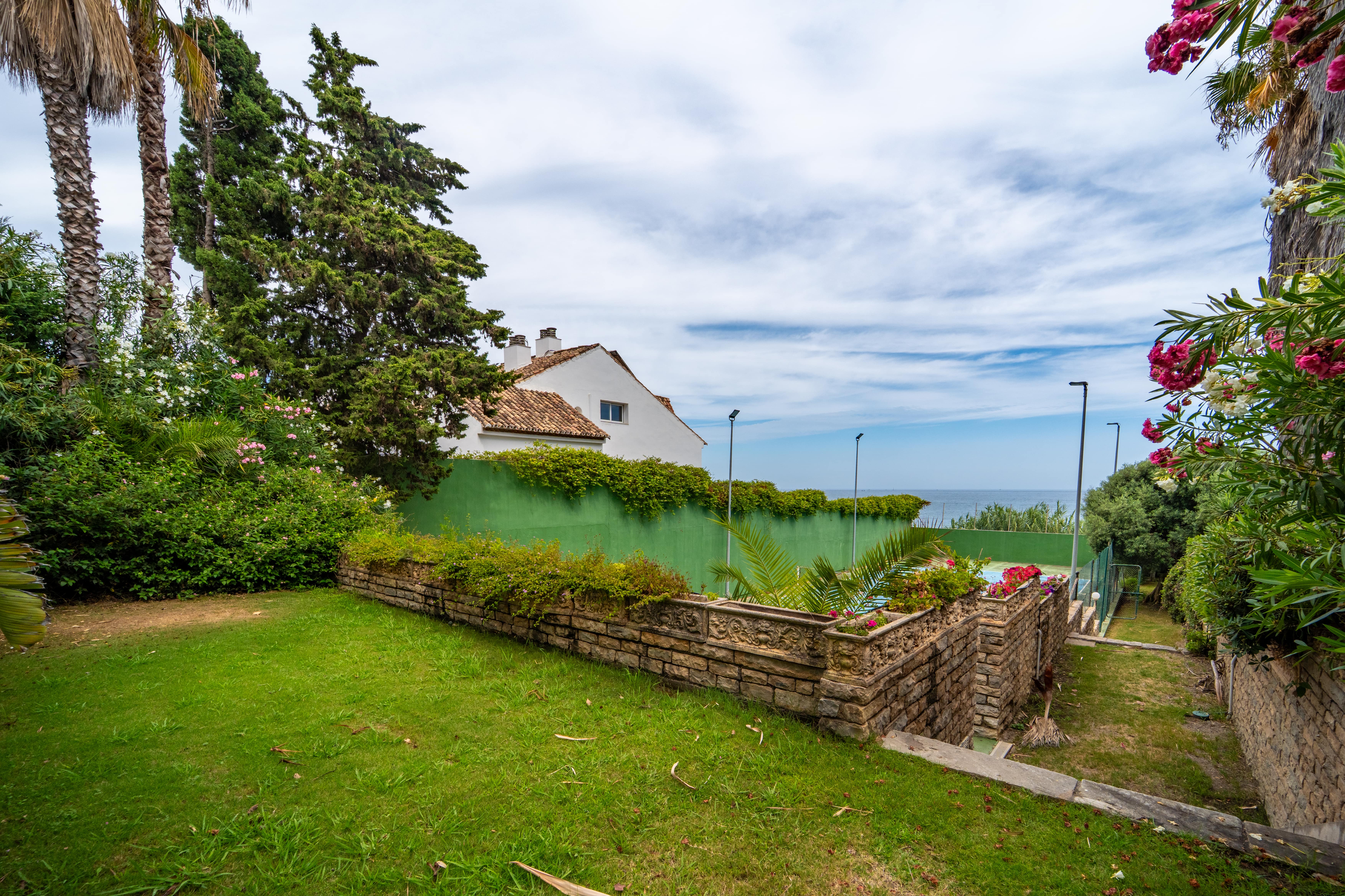 Villa · Estepona · (395-AP9882)