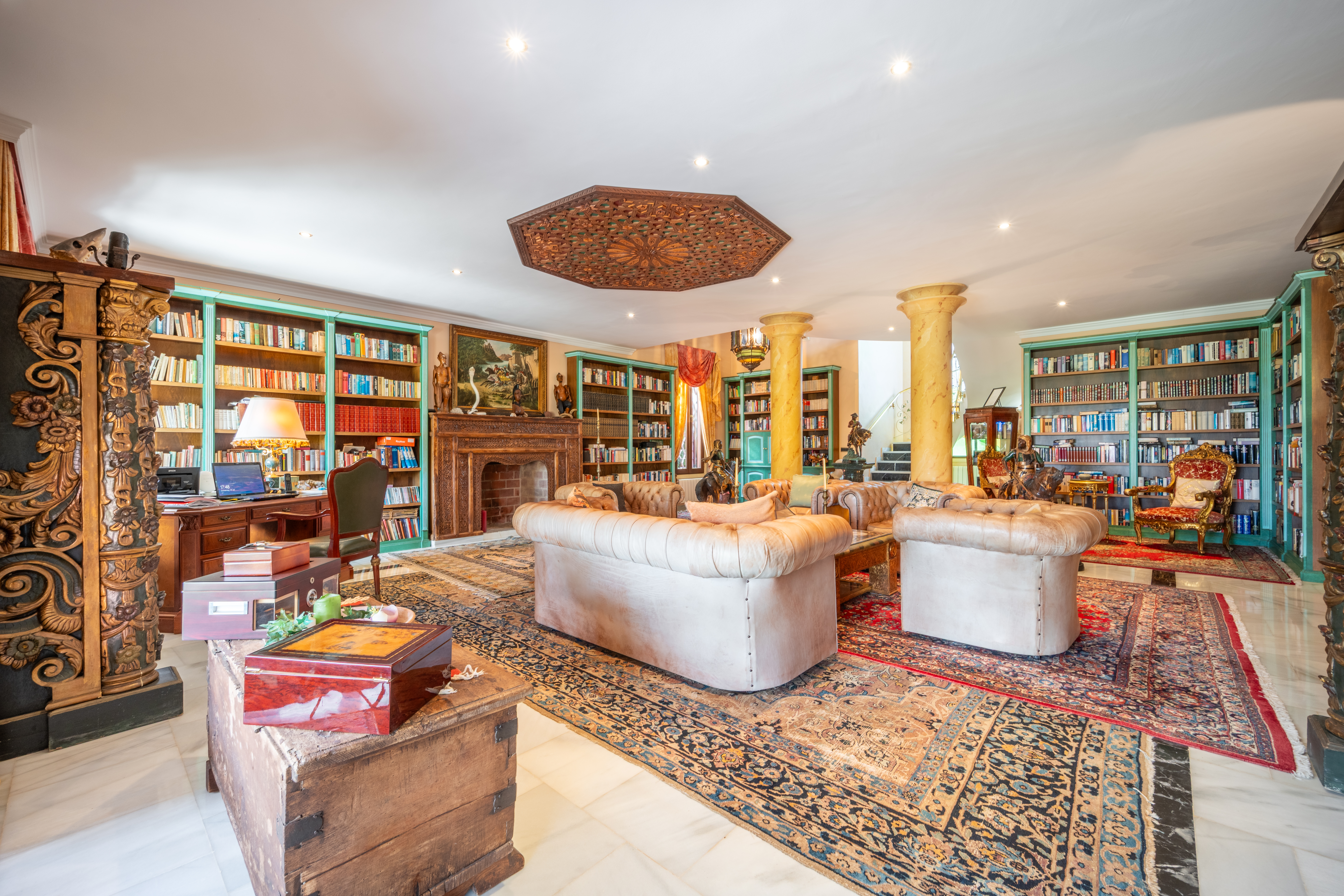 Villa · Estepona · (395-AP9882)