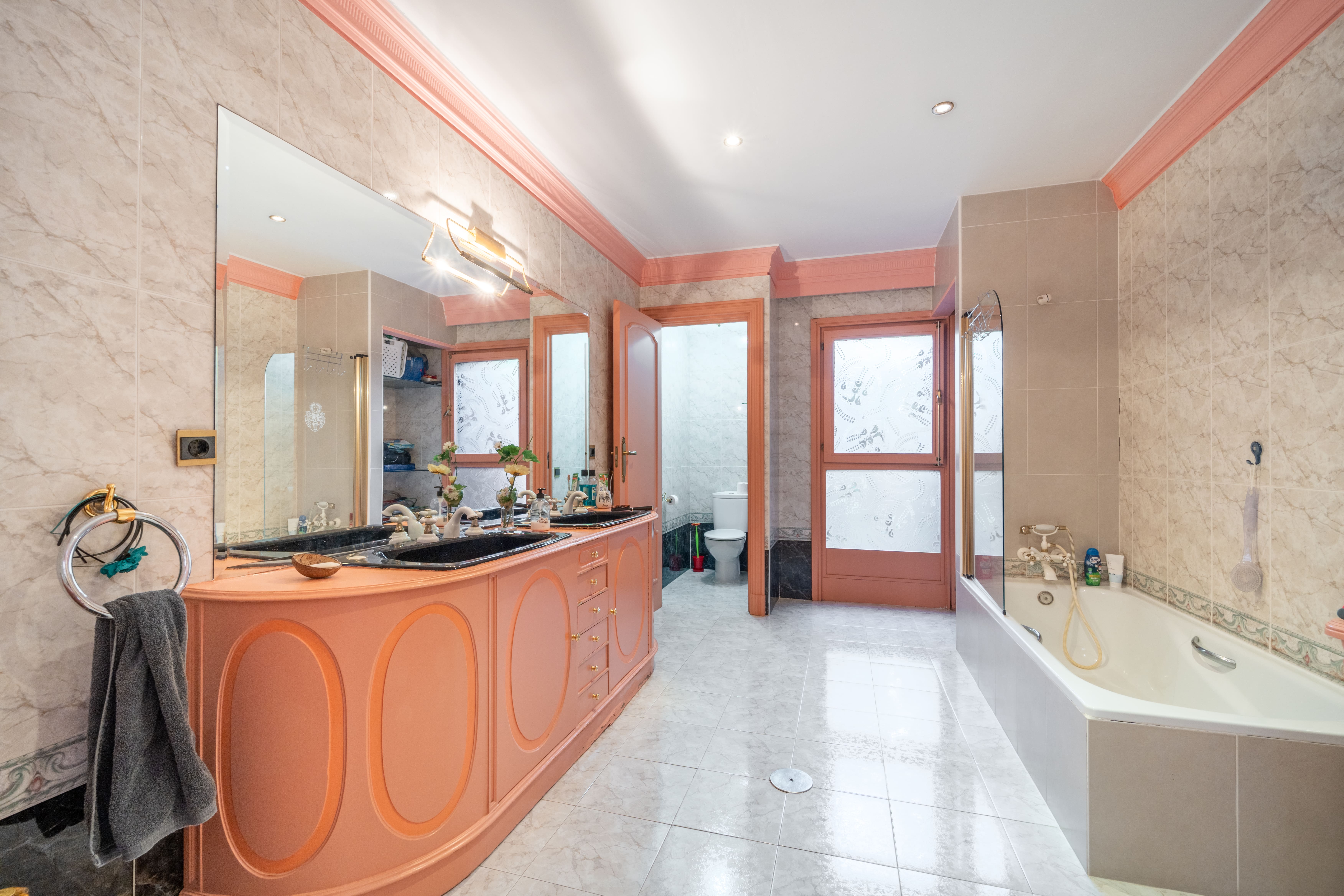 Villa · Estepona · (395-AP9882)