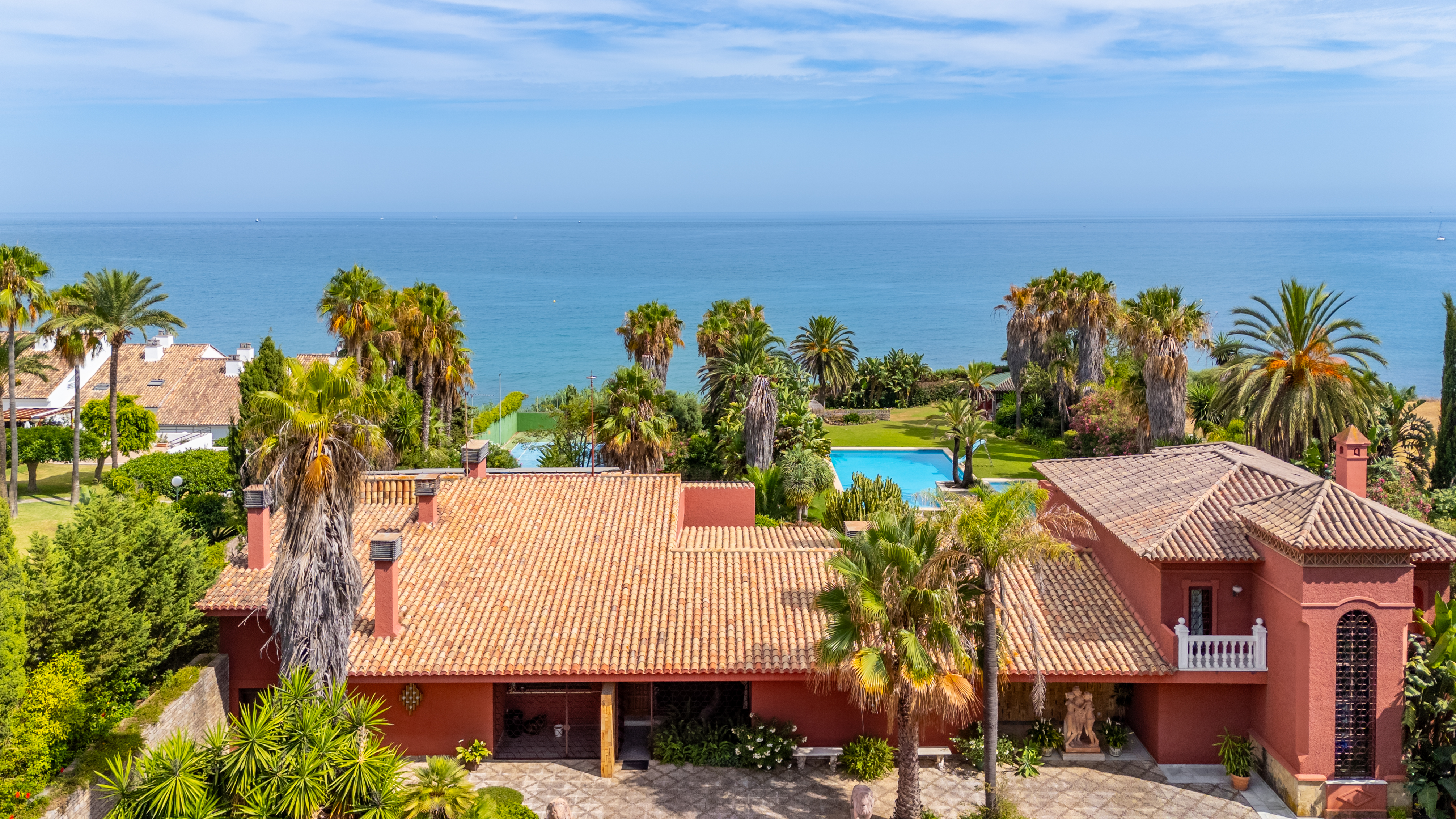 Villa · Estepona · (395-AP9882)