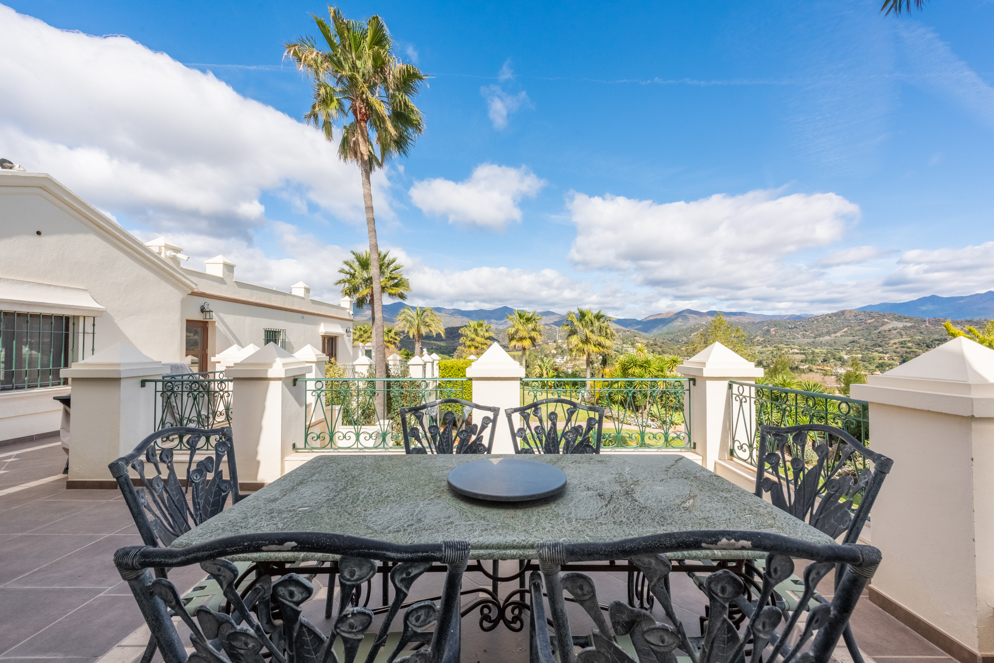 Villa · Estepona · (R4675324)