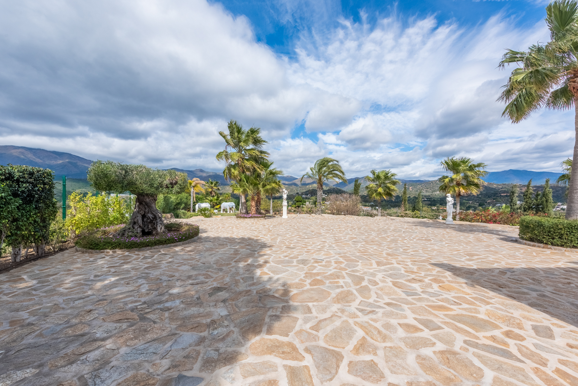 Villa · Estepona · (R4675324)