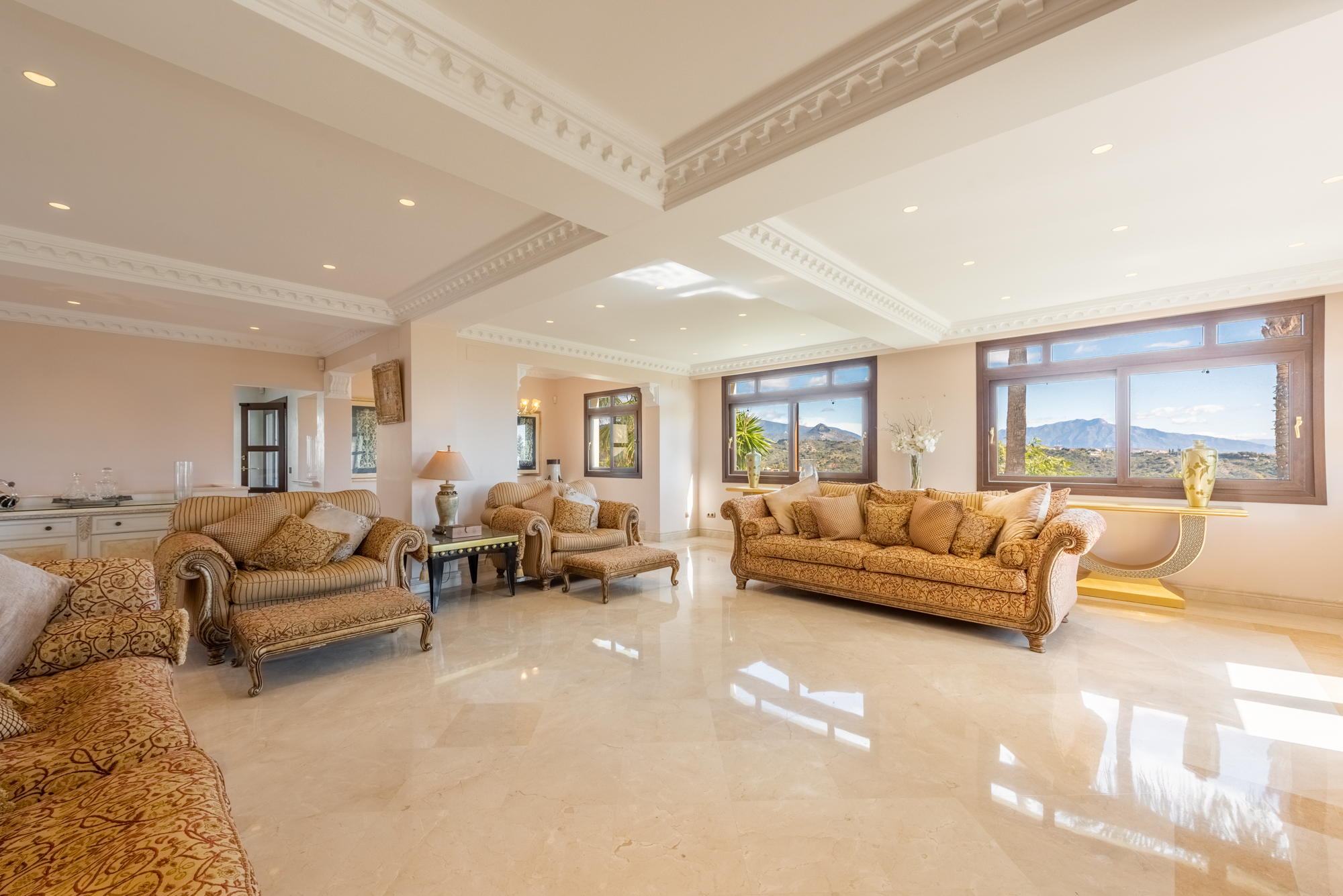 Villa · Estepona · (R4675324)