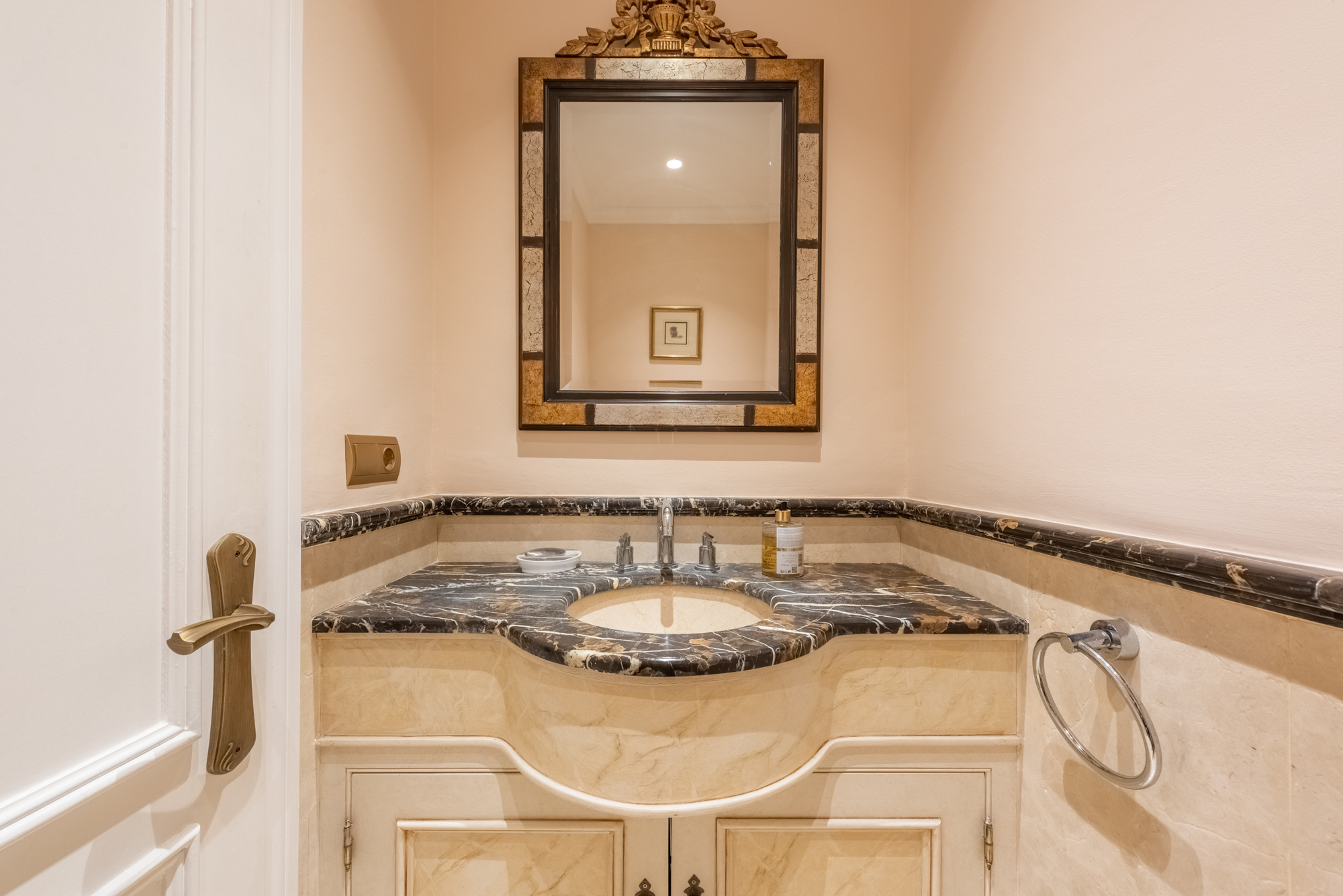Villa · Estepona · (R4675324)