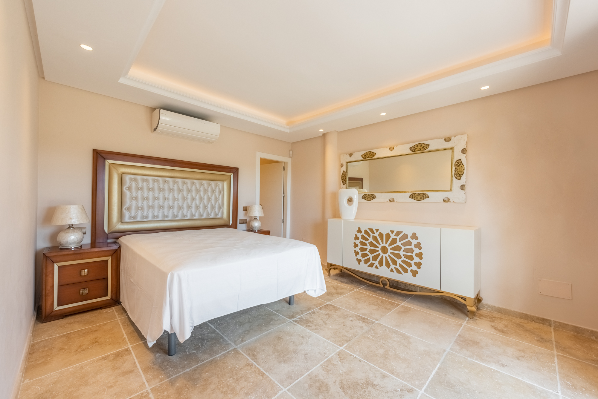 Villa · Estepona · (R4675324)