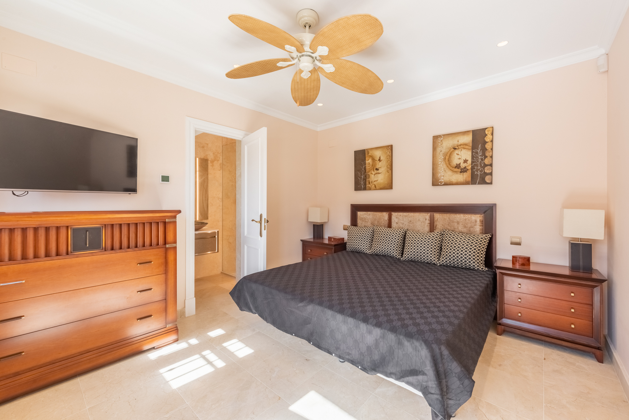 Villa · Estepona · (R4675324)