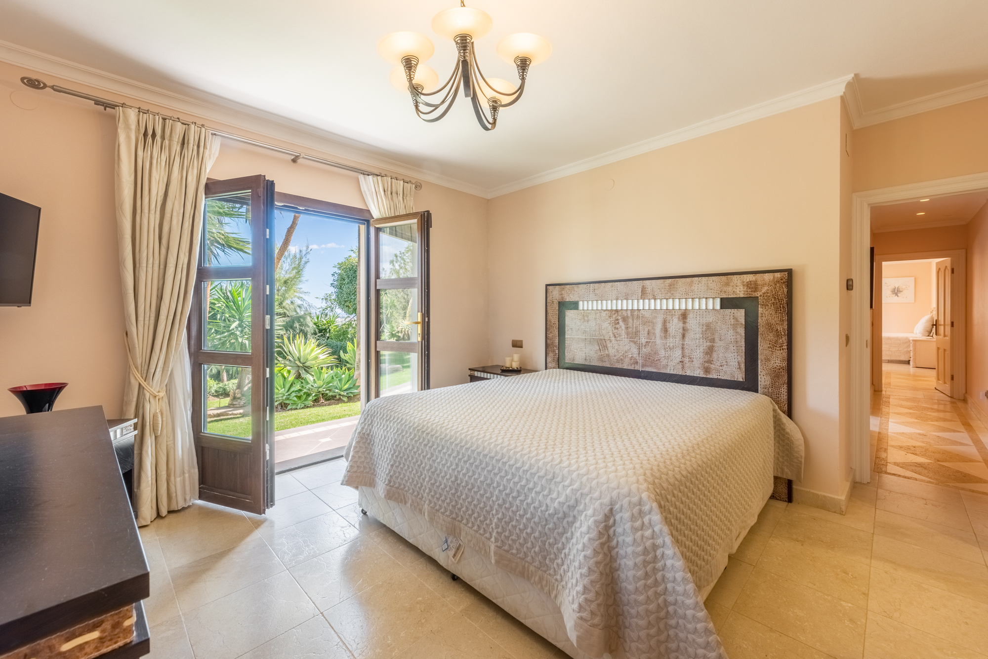 Villa · Estepona · (R4675324)