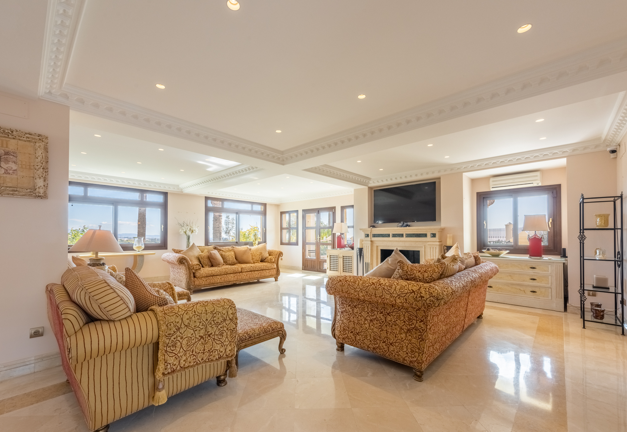 Villa · Estepona · (R4675324)