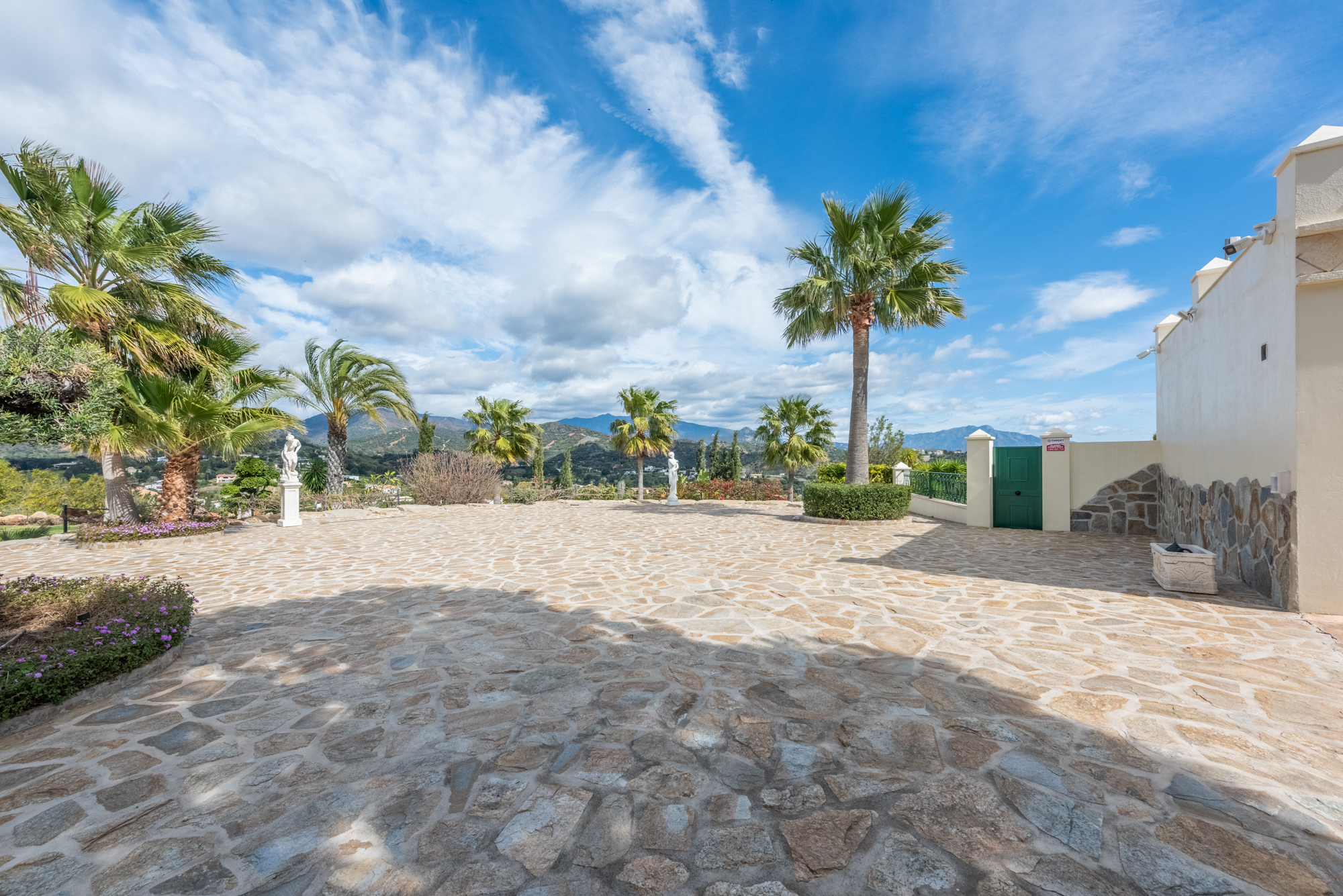 Villa · Estepona · (R4675324)