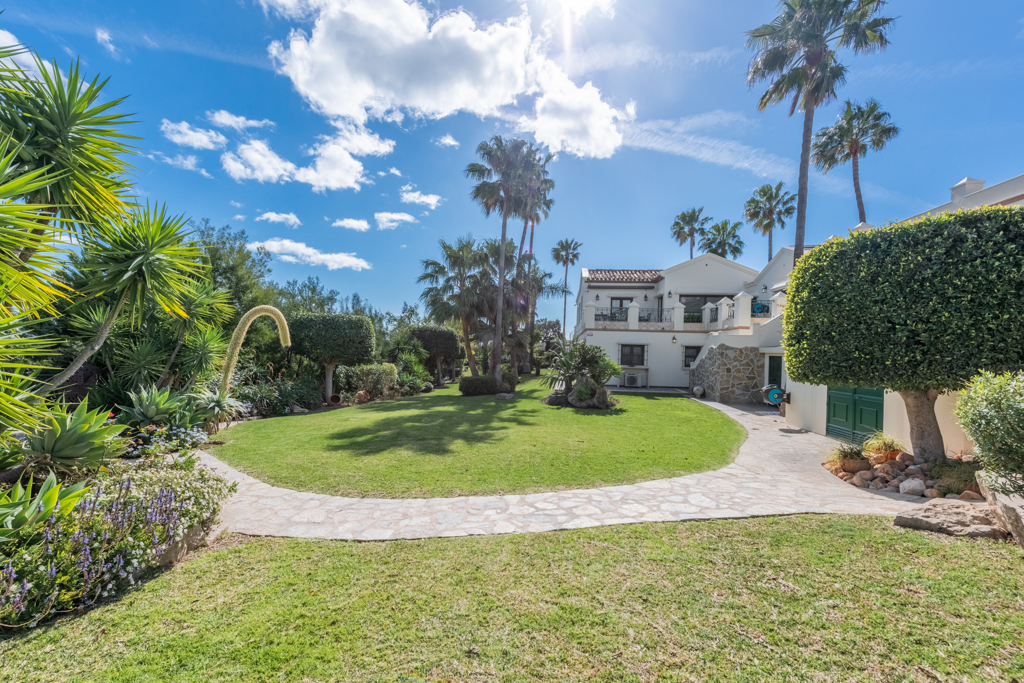 Villa · Estepona · (R4675324)