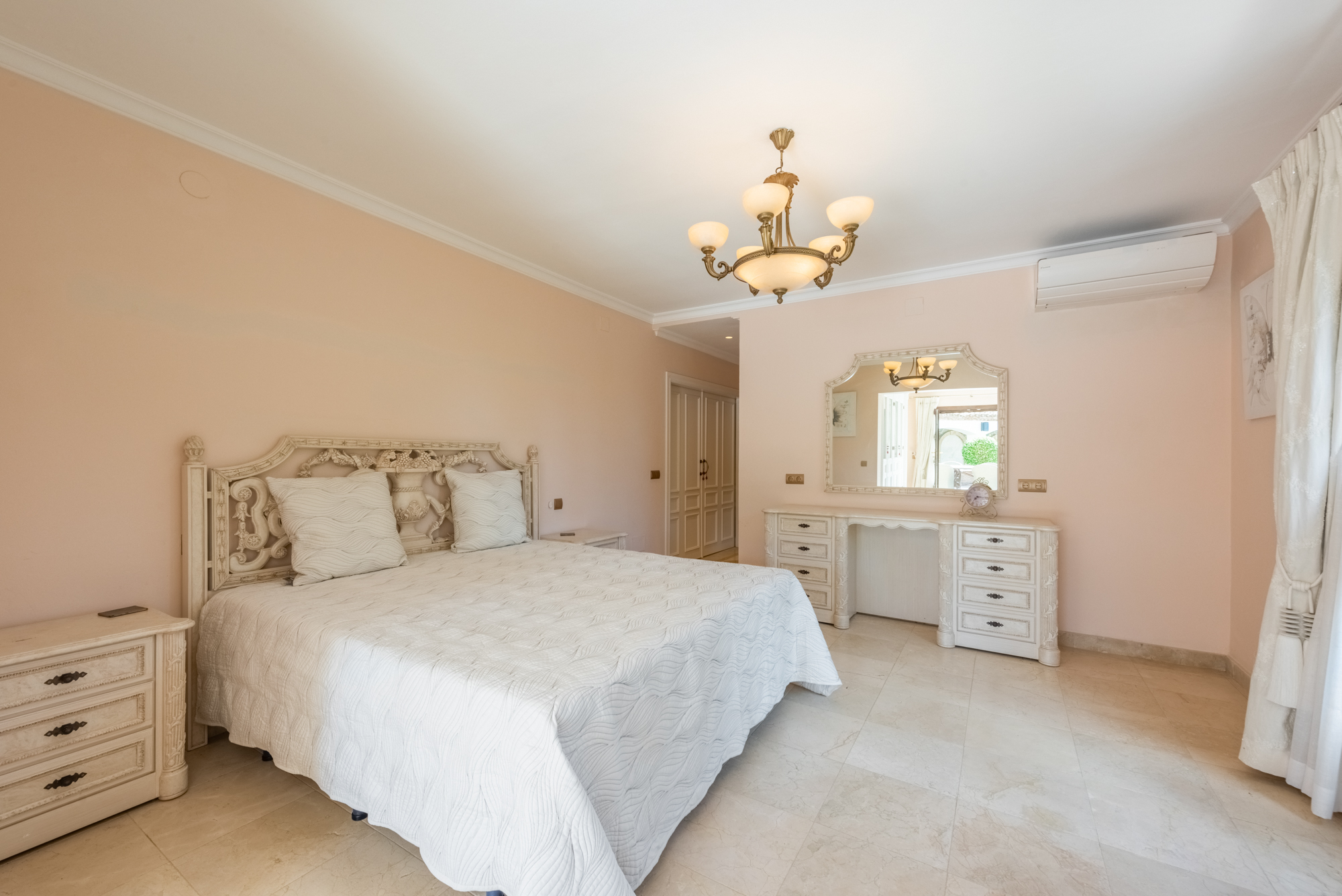 Villa · Estepona · (R4675324)