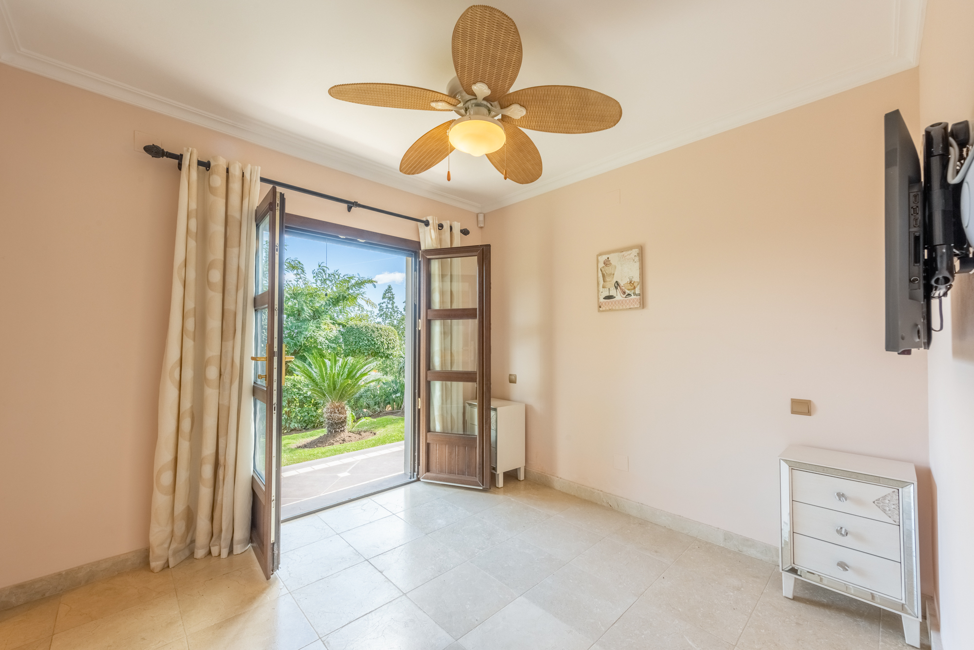 Villa · Estepona · (R4675324)