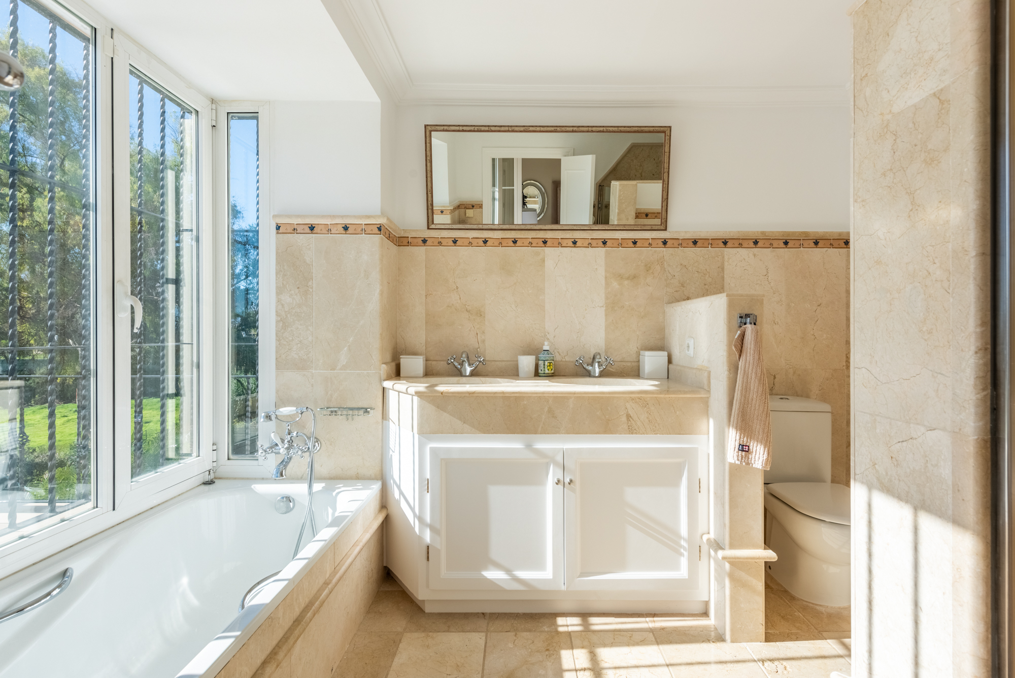 Villa · Benahavis · (MEX1034)