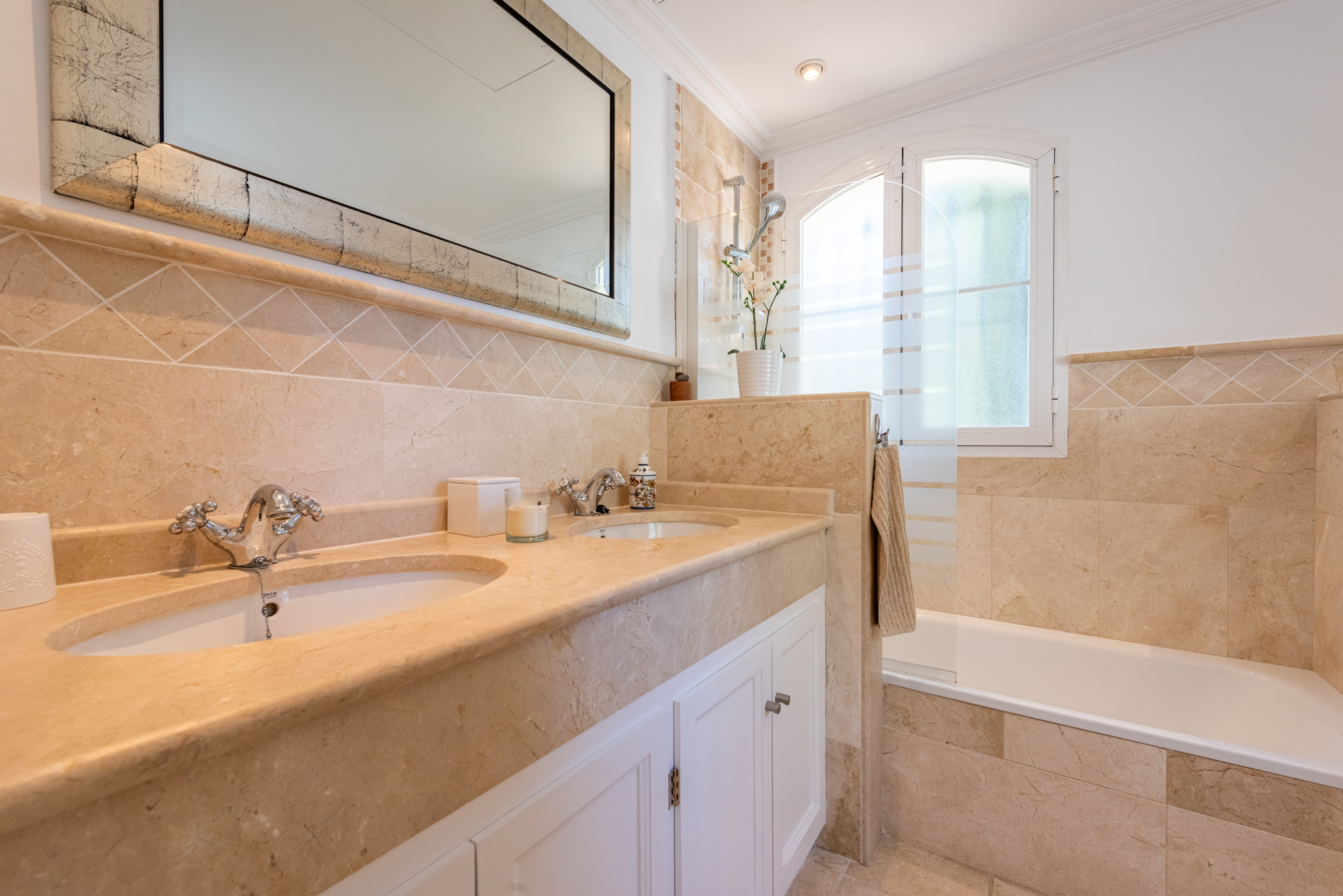 Villa · Benahavis · (MEX1034)