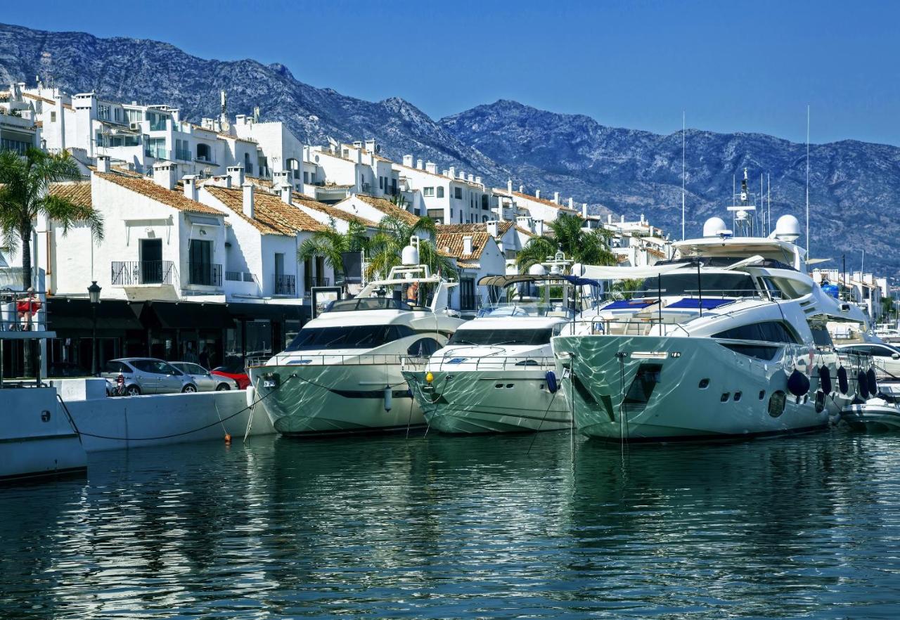 Town House · Marbella · (527-03298P)