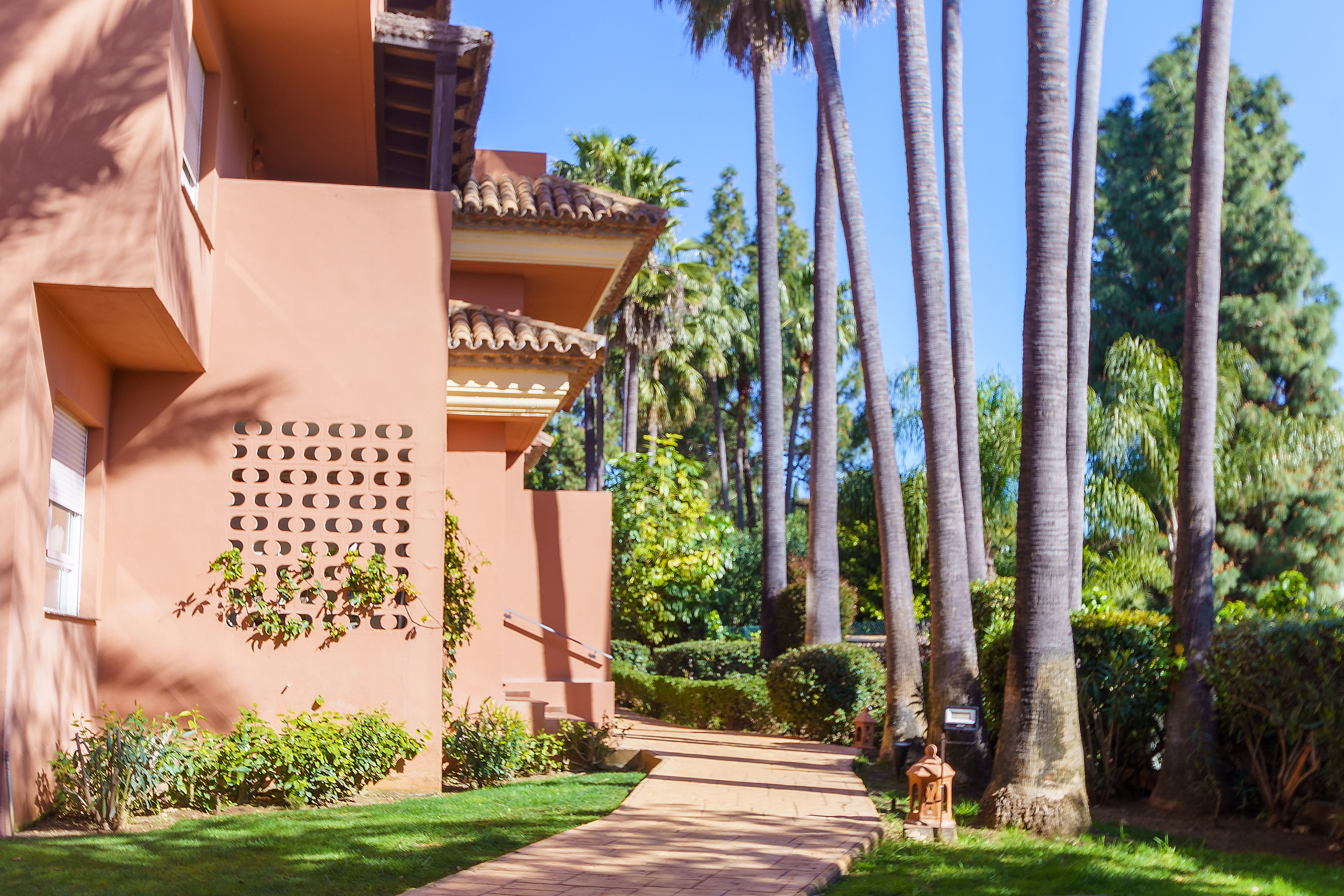 Ground Floor Apartment · Marbella · (527-04165P)