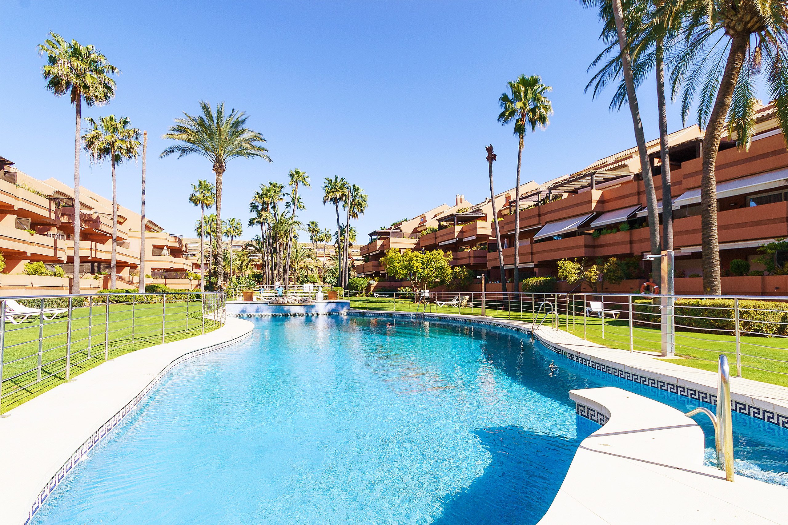 Ground Floor Apartment · Marbella · (527-04165P)