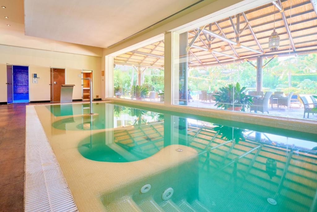 Ground Floor Apartment · Benahavis · (527-04246P)