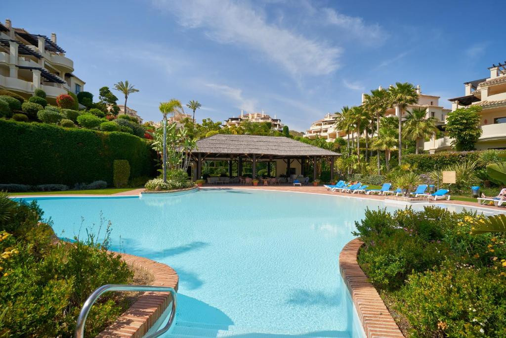 Ground Floor Apartment · Benahavis · (527-04246P)