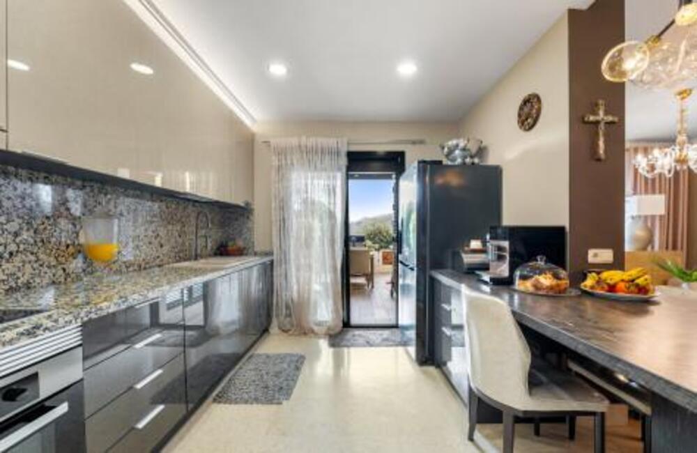 Ground Floor Apartment · Benahavis · (527-04246P)