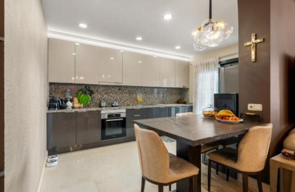 Ground Floor Apartment · Benahavis · (527-04246P)