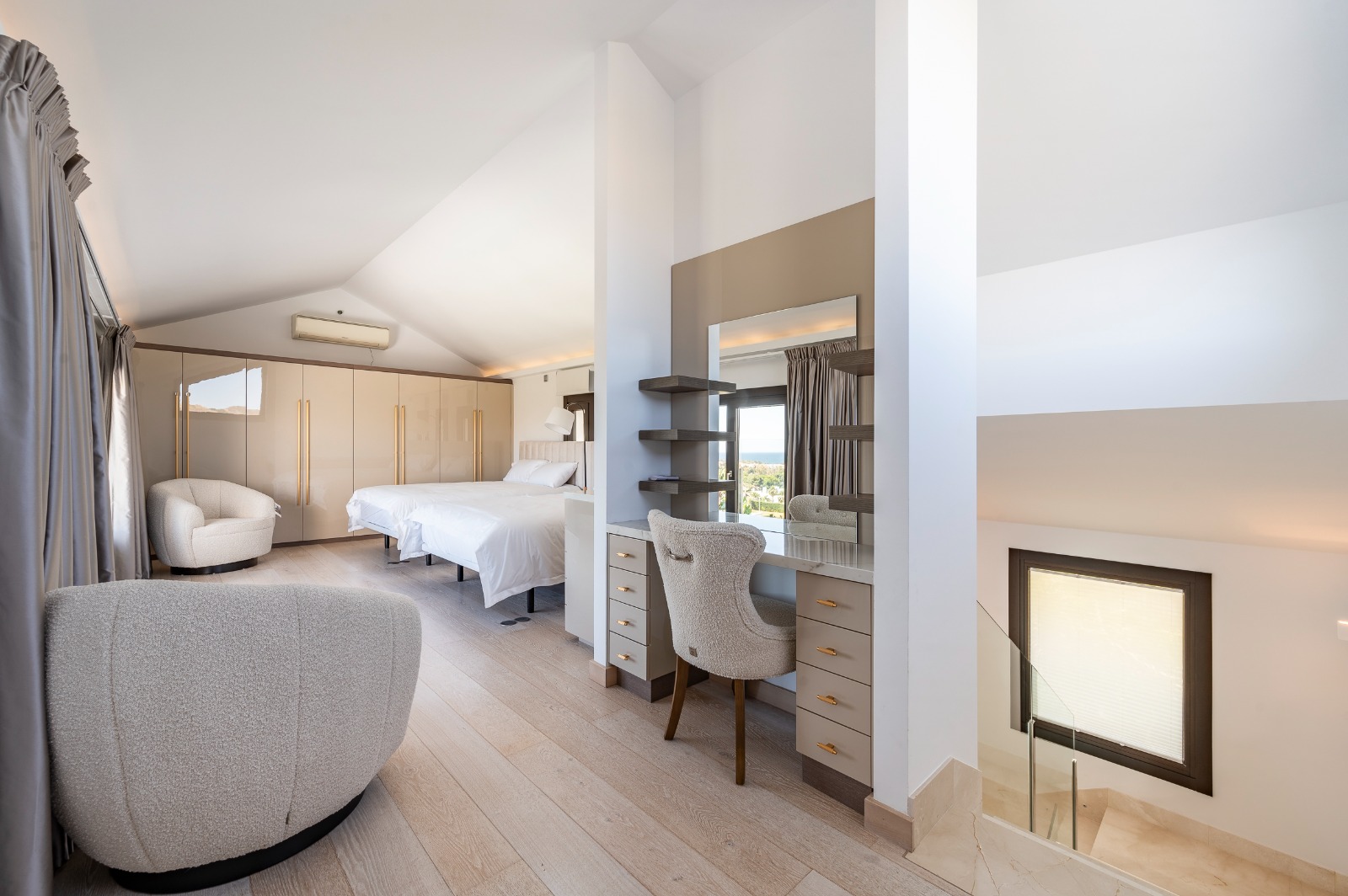 Villa · Benahavis · (V9081)