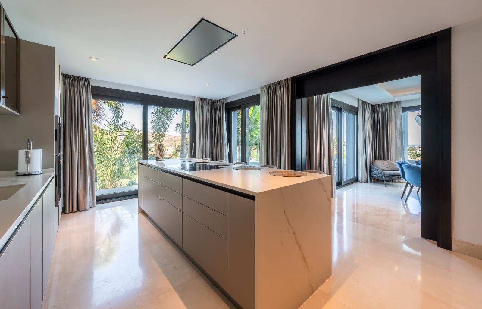 Villa · Benahavis · (V9081)