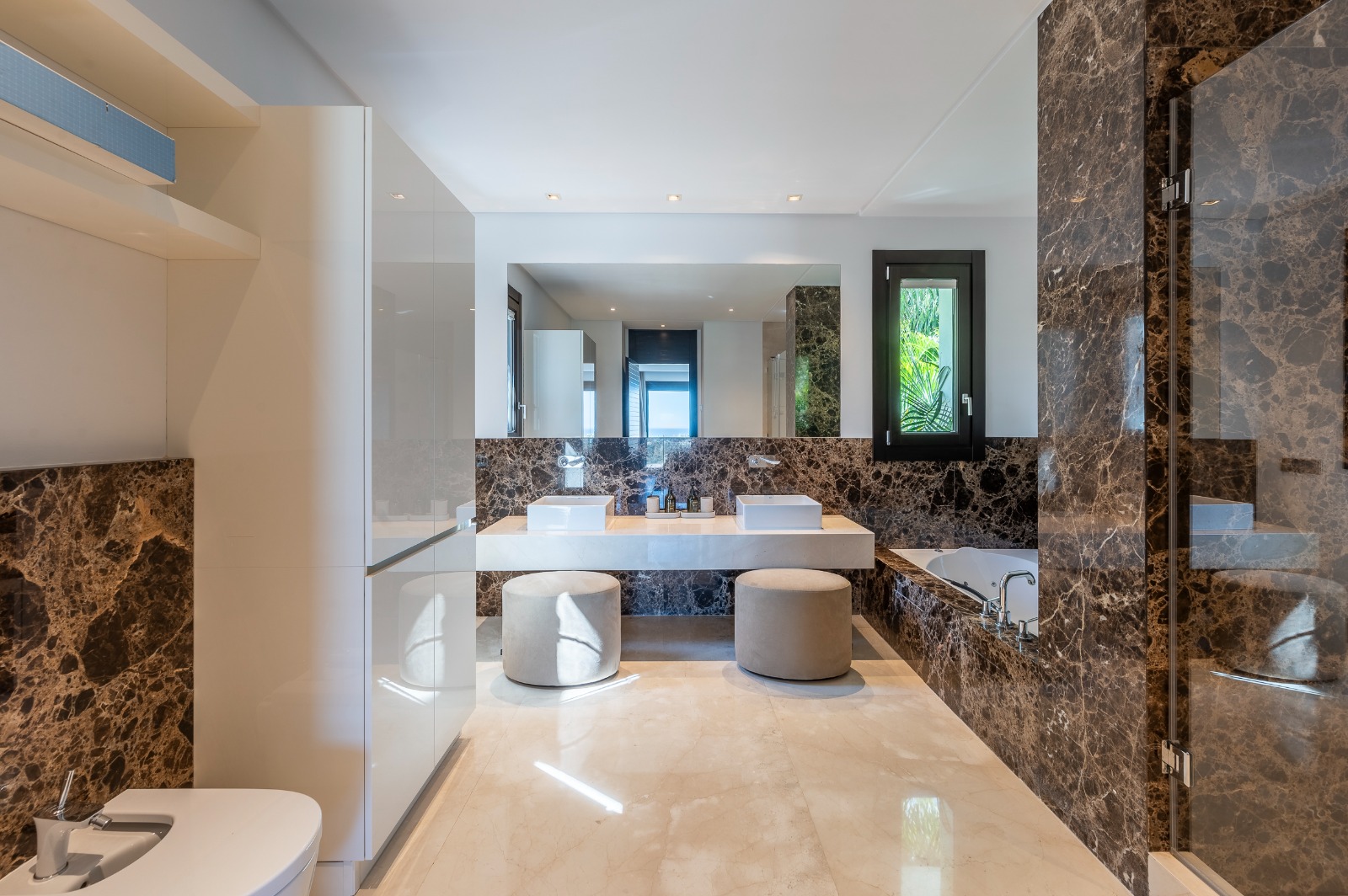 Villa · Benahavis · (V9081)
