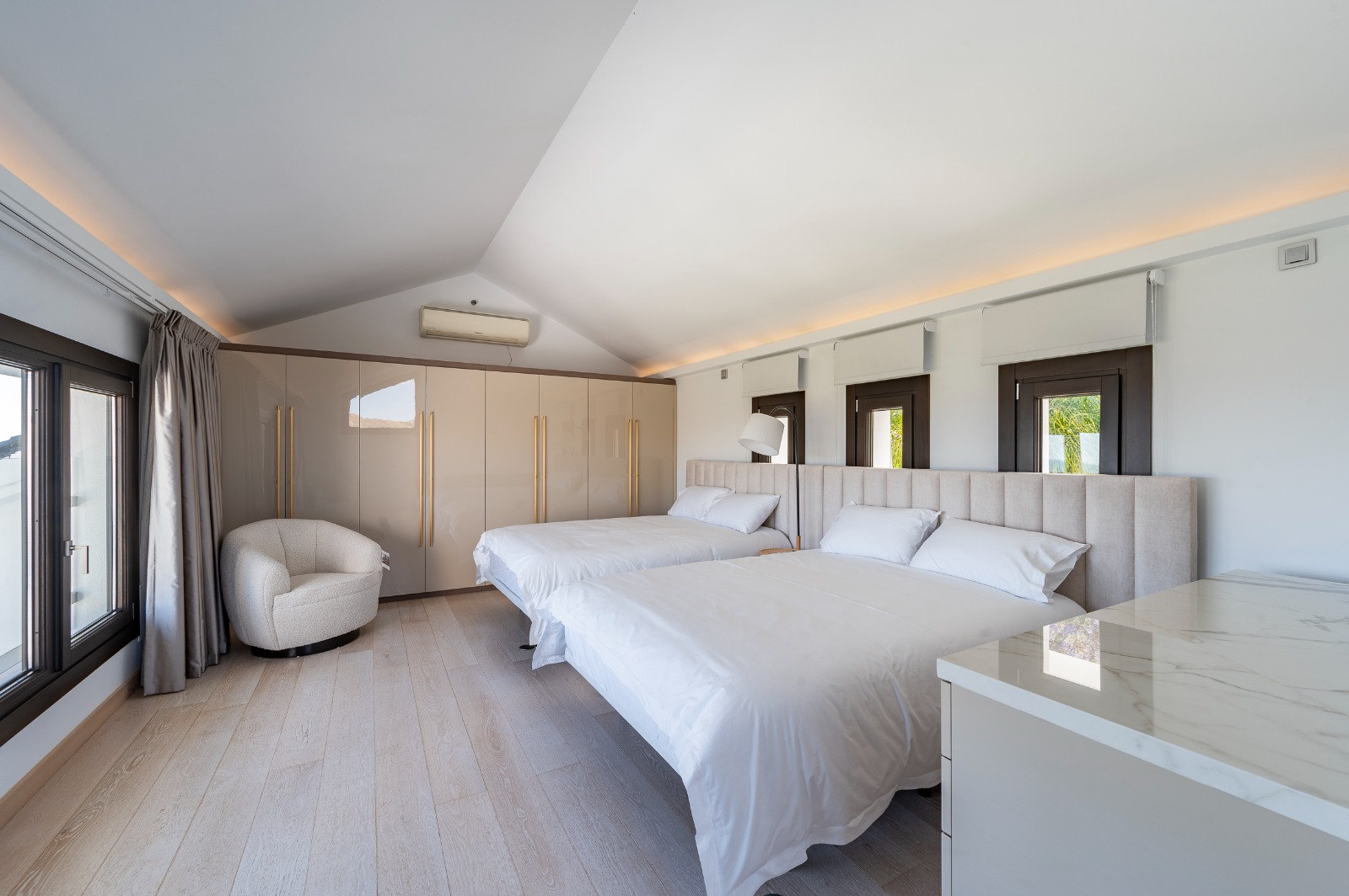Villa · Benahavis · (V9081)